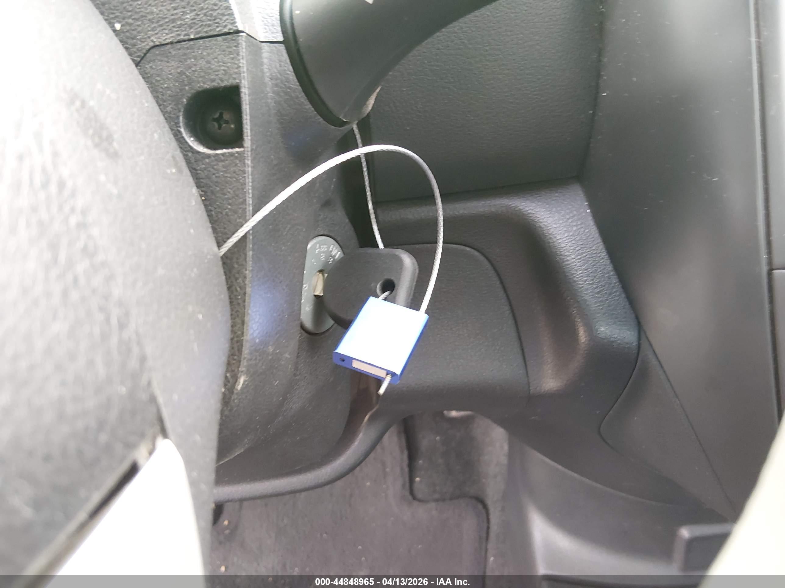 NISSAN VERSA image 11