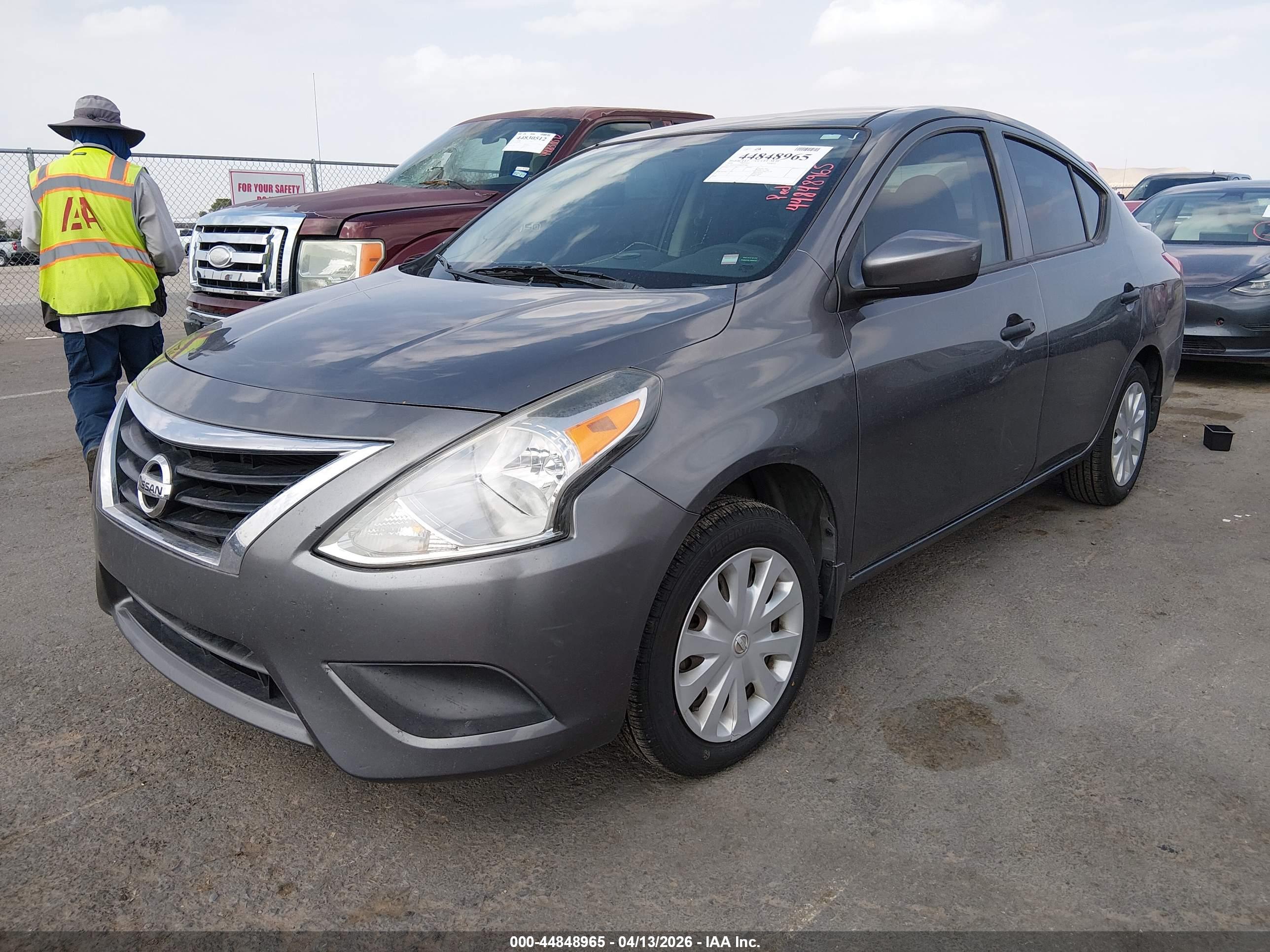 NISSAN VERSA image 2