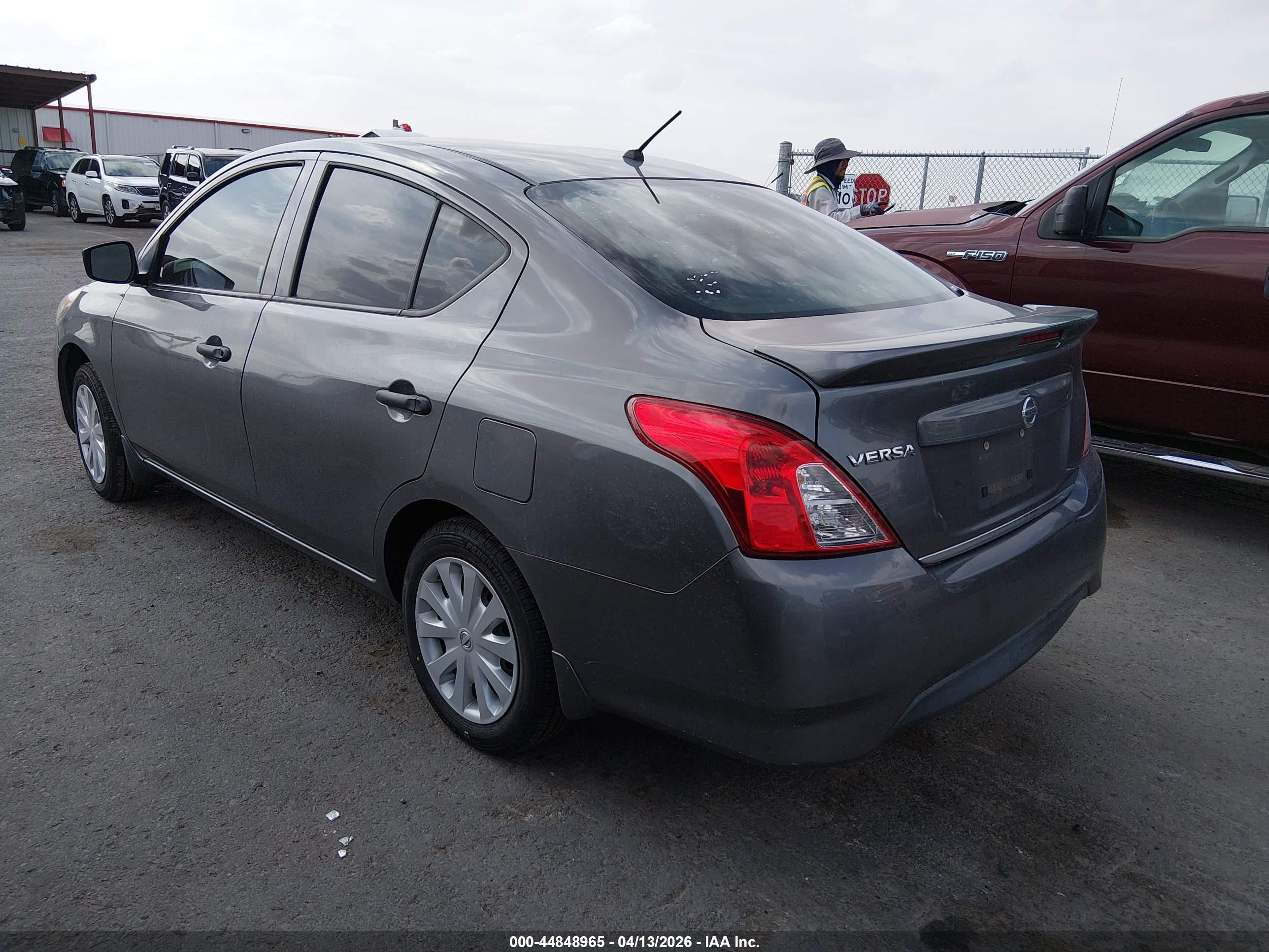 NISSAN VERSA image 3
