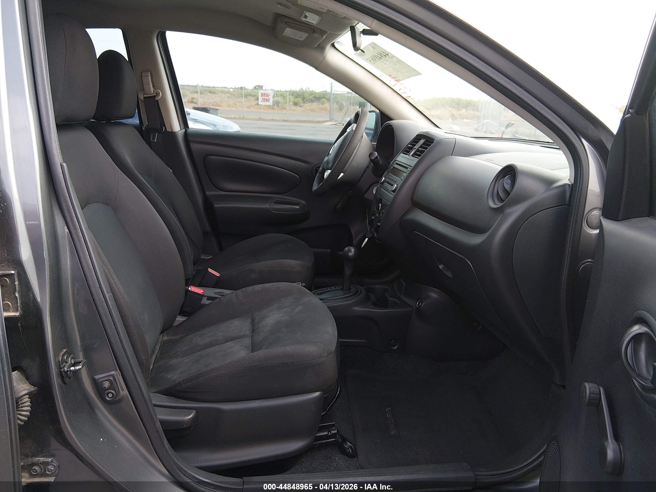 NISSAN VERSA image 5
