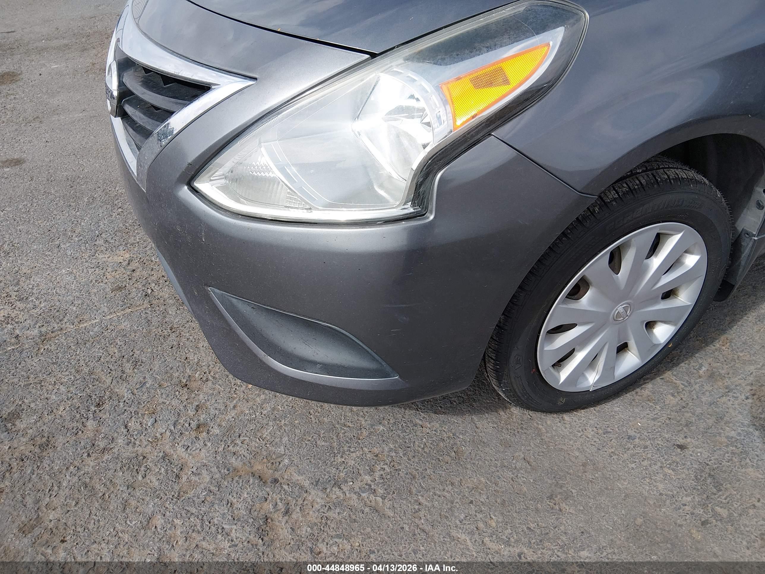 NISSAN VERSA image 6