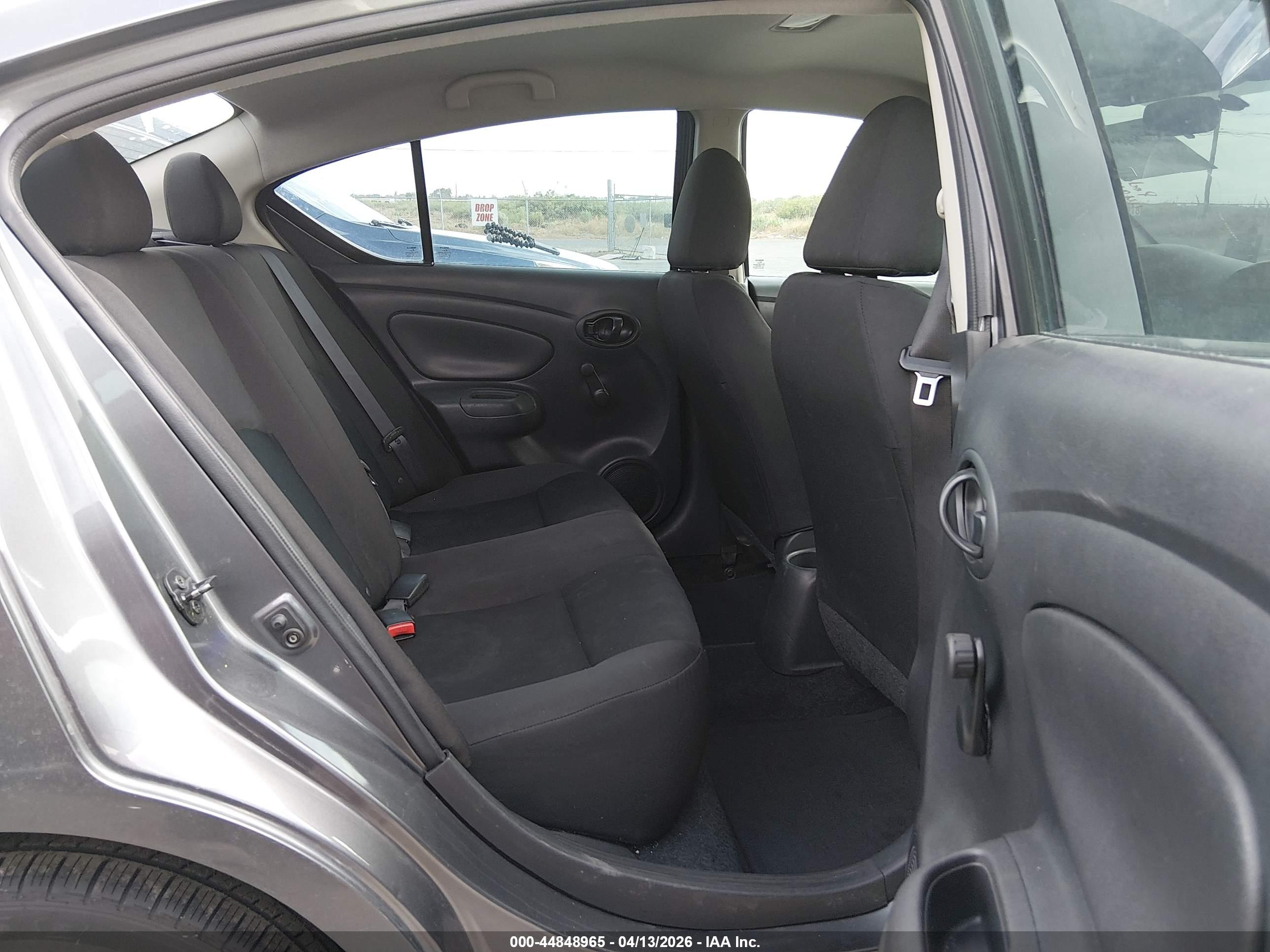 NISSAN VERSA image 8