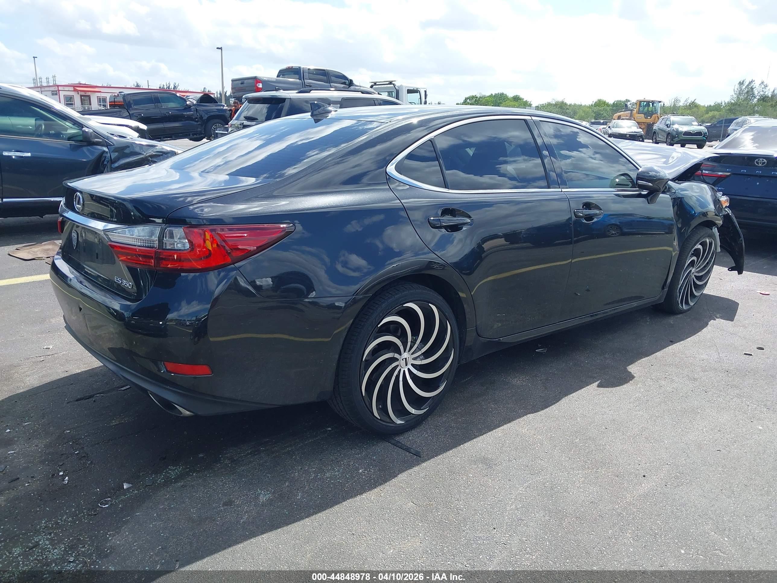 LEXUS ES image 4