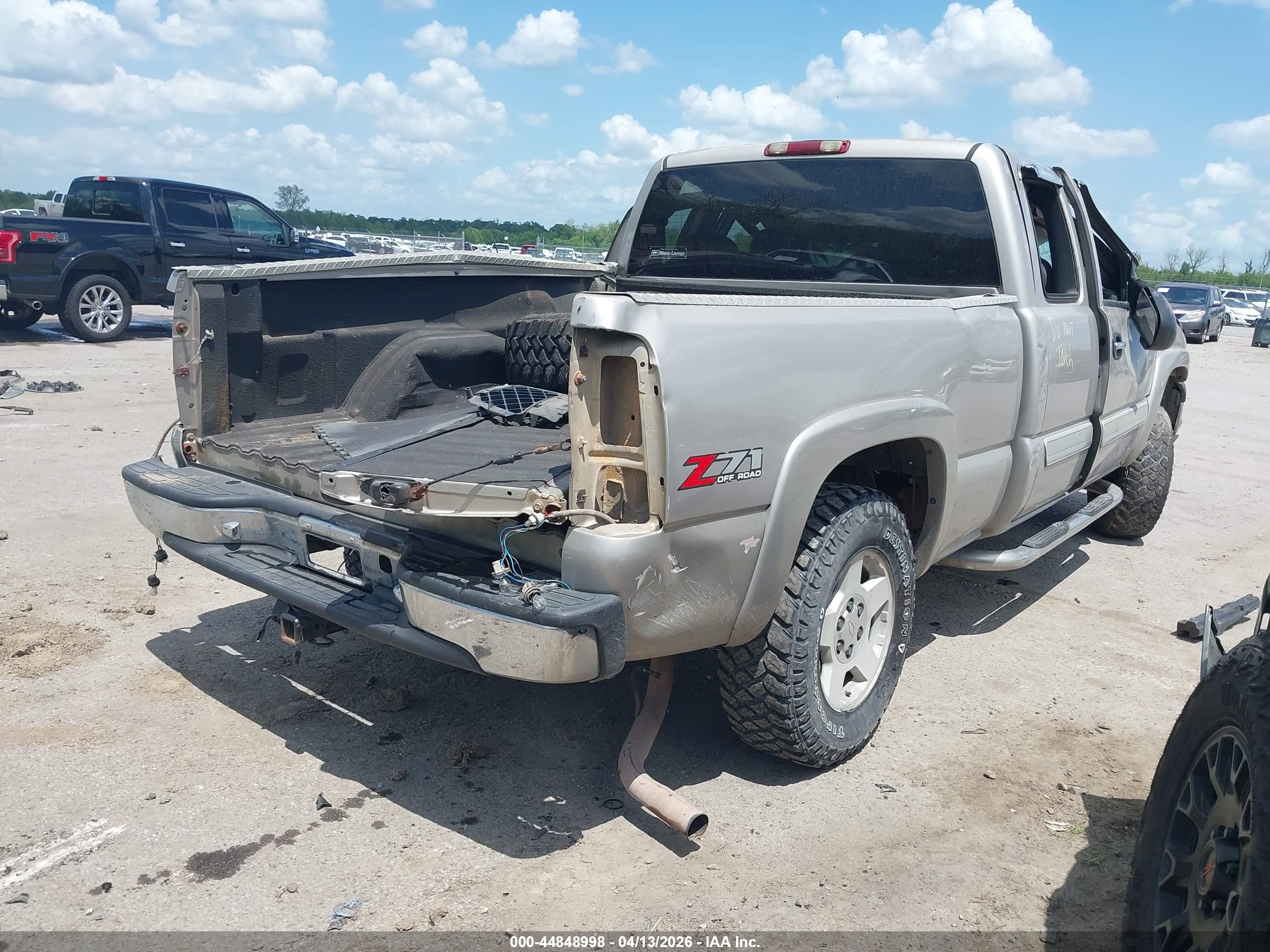 CHEVROLET SILVERADO image 4