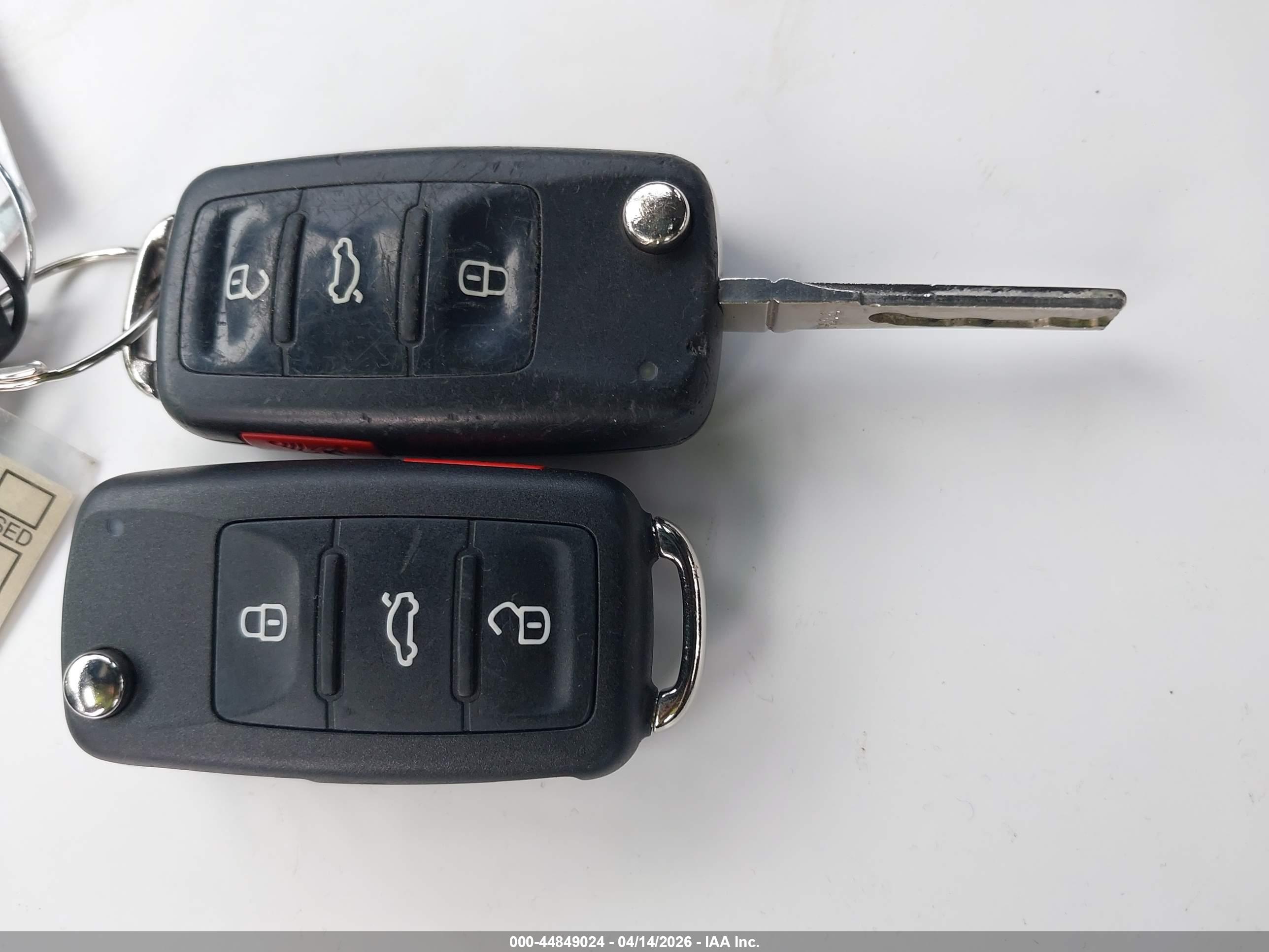 VOLKSWAGEN PASSAT image 11