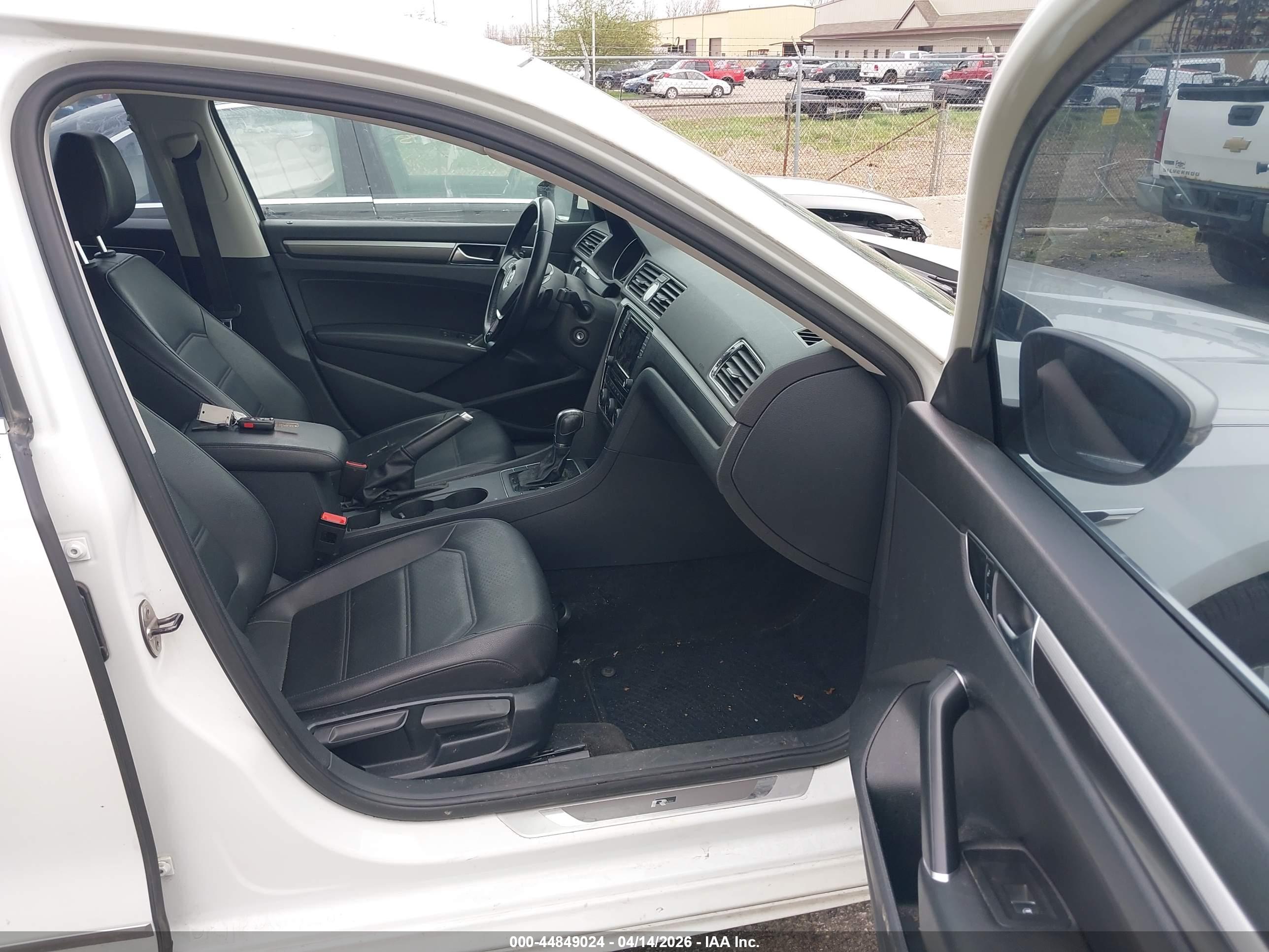 VOLKSWAGEN PASSAT image 5