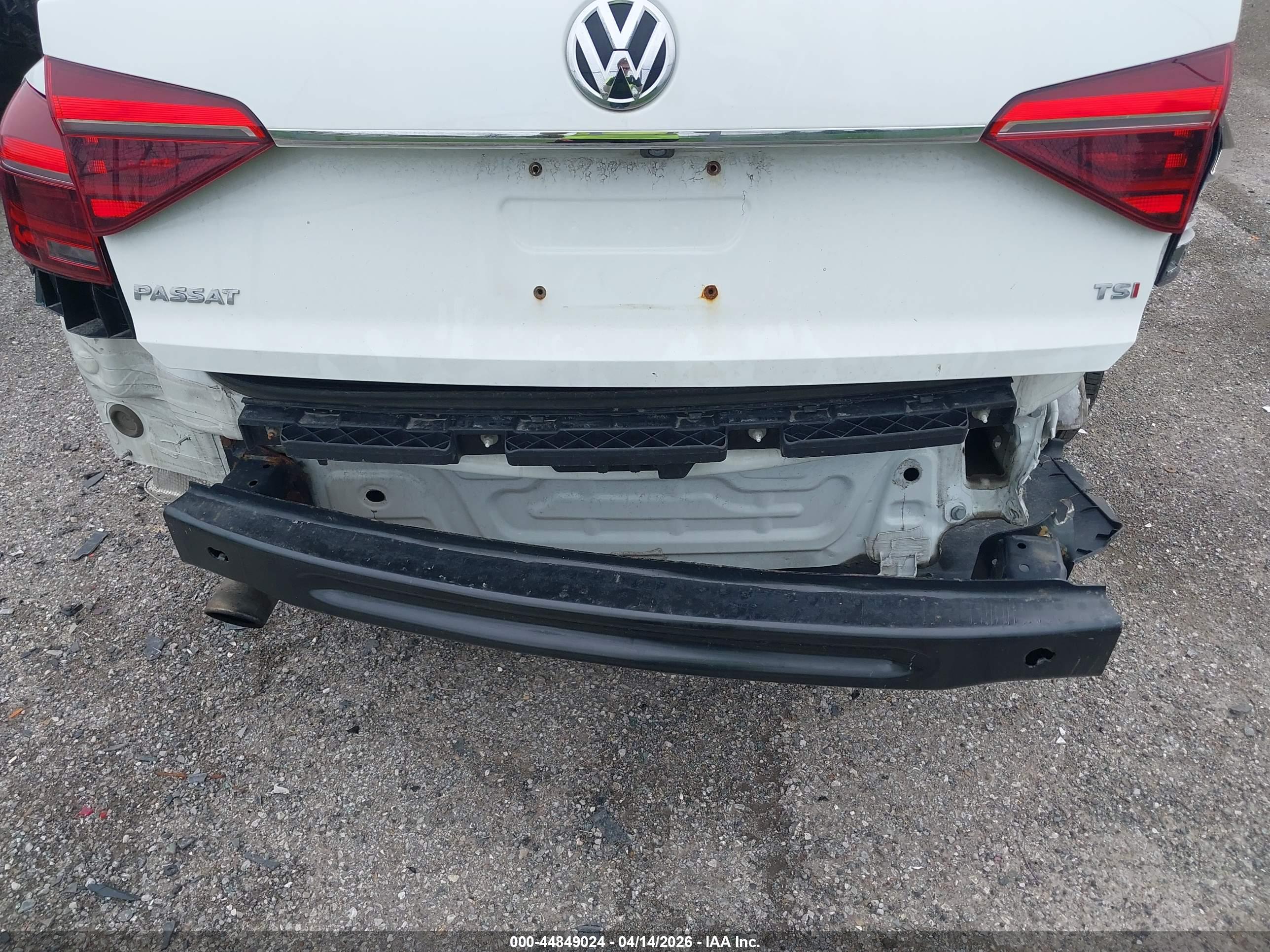 VOLKSWAGEN PASSAT image 6