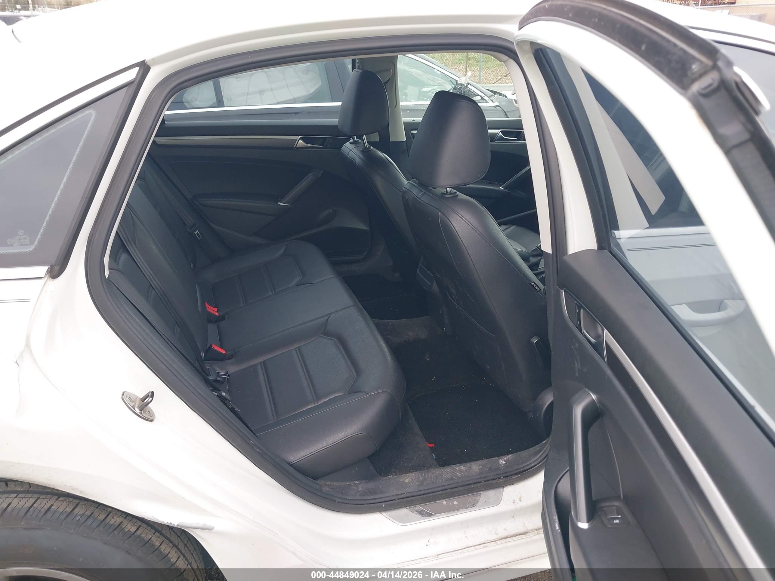 VOLKSWAGEN PASSAT image 8