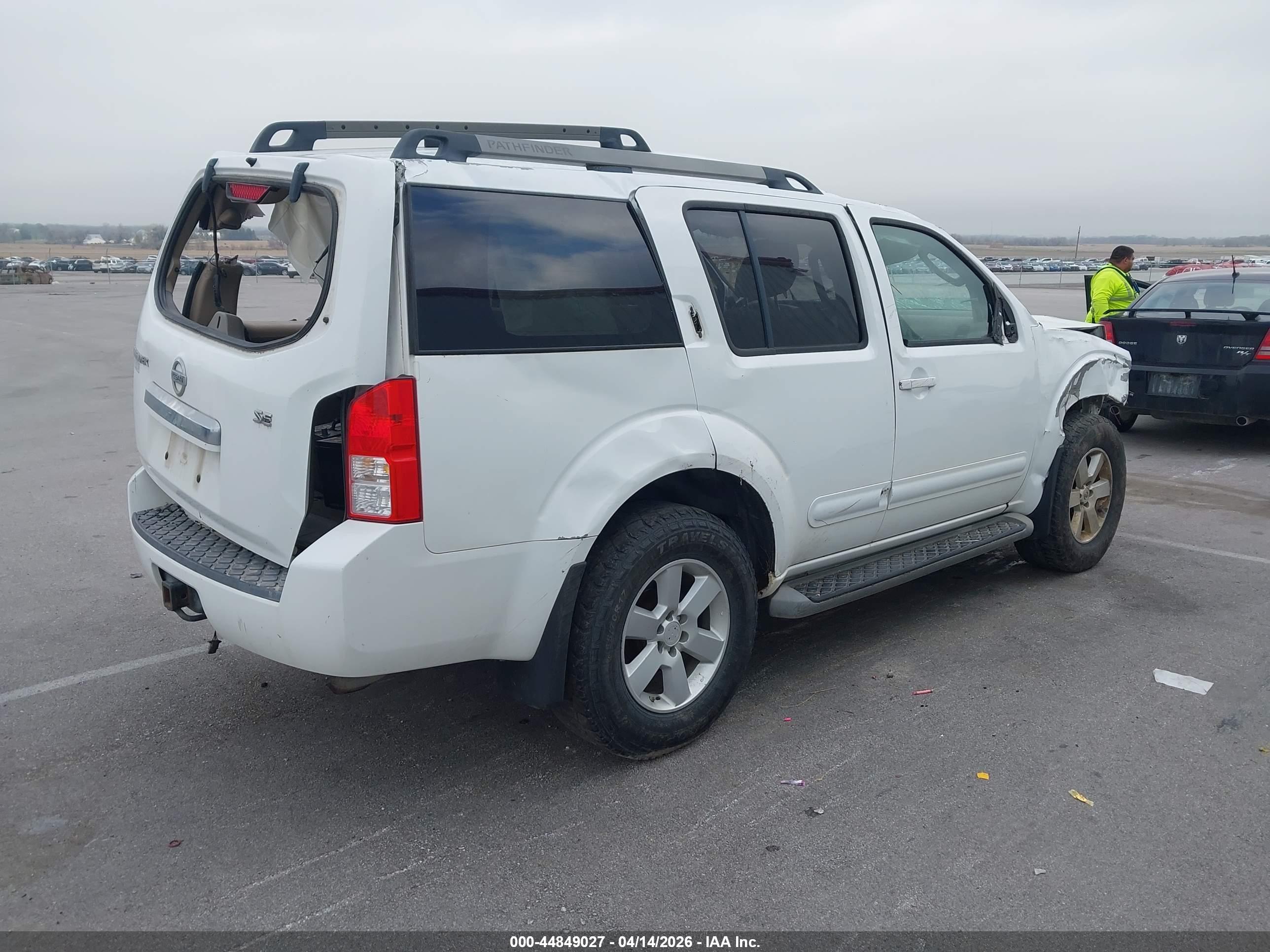 NISSAN PATHFINDER image 4