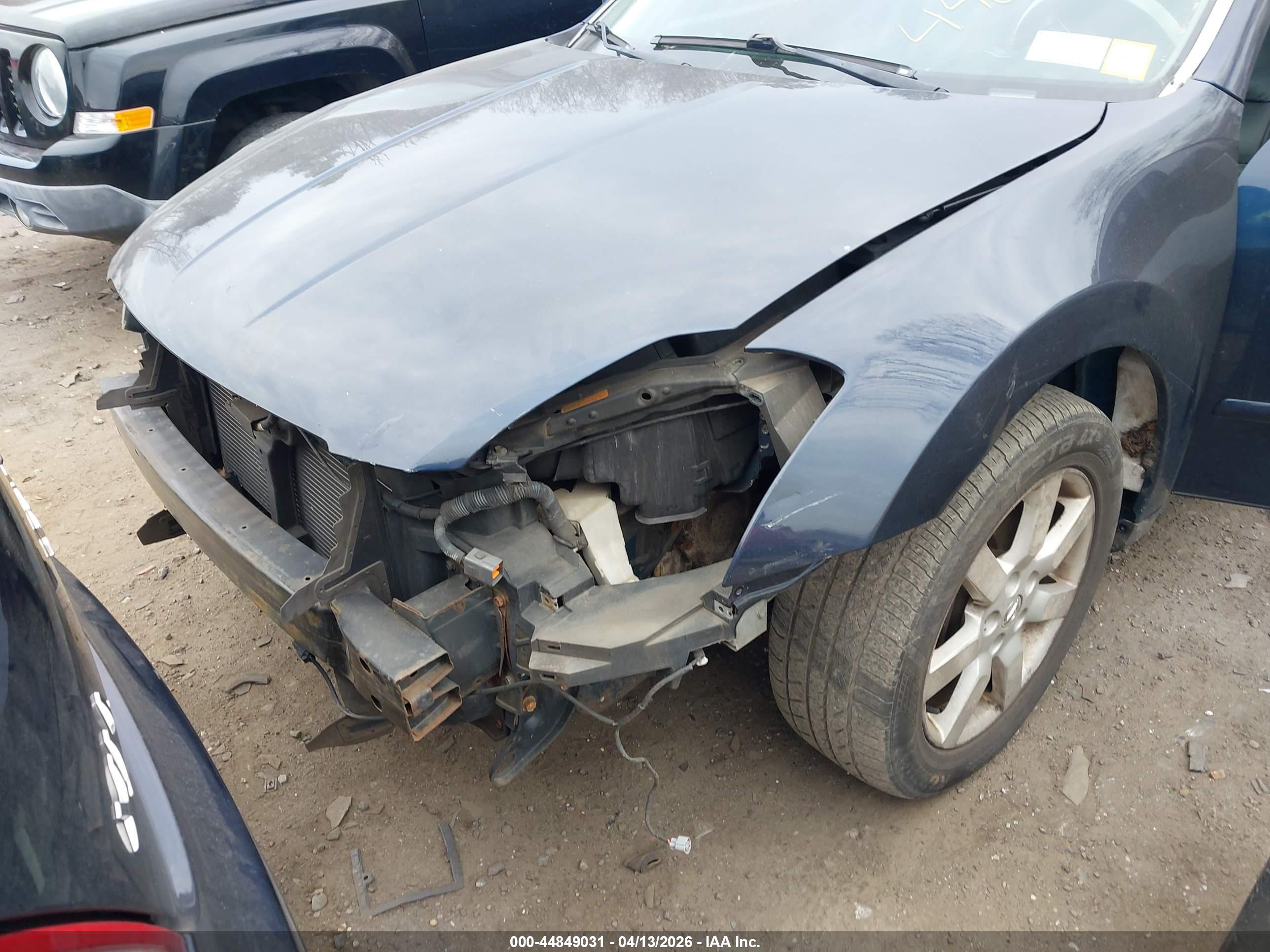 NISSAN MAXIMA image 6