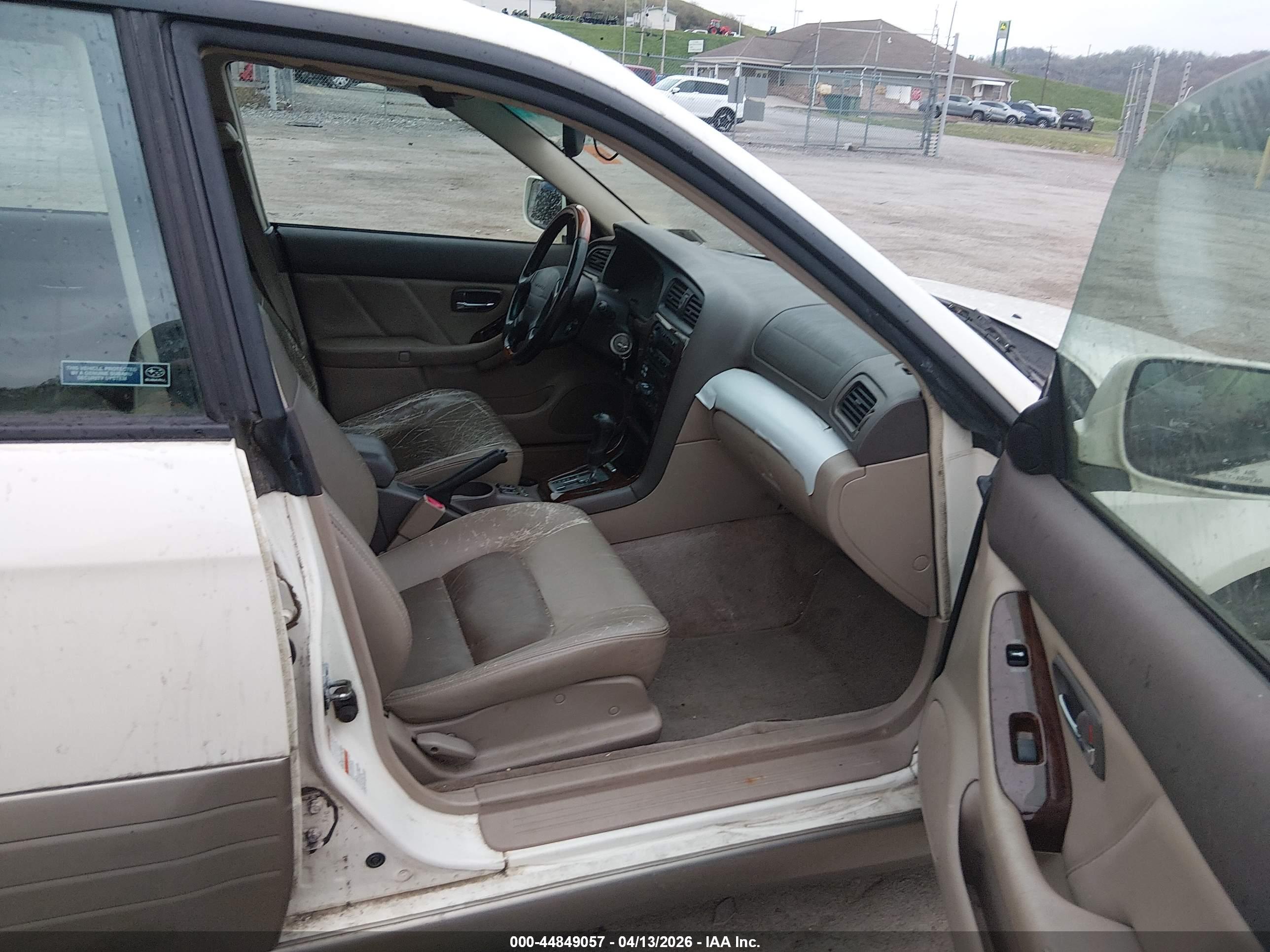 SUBARU OUTBACK image 5