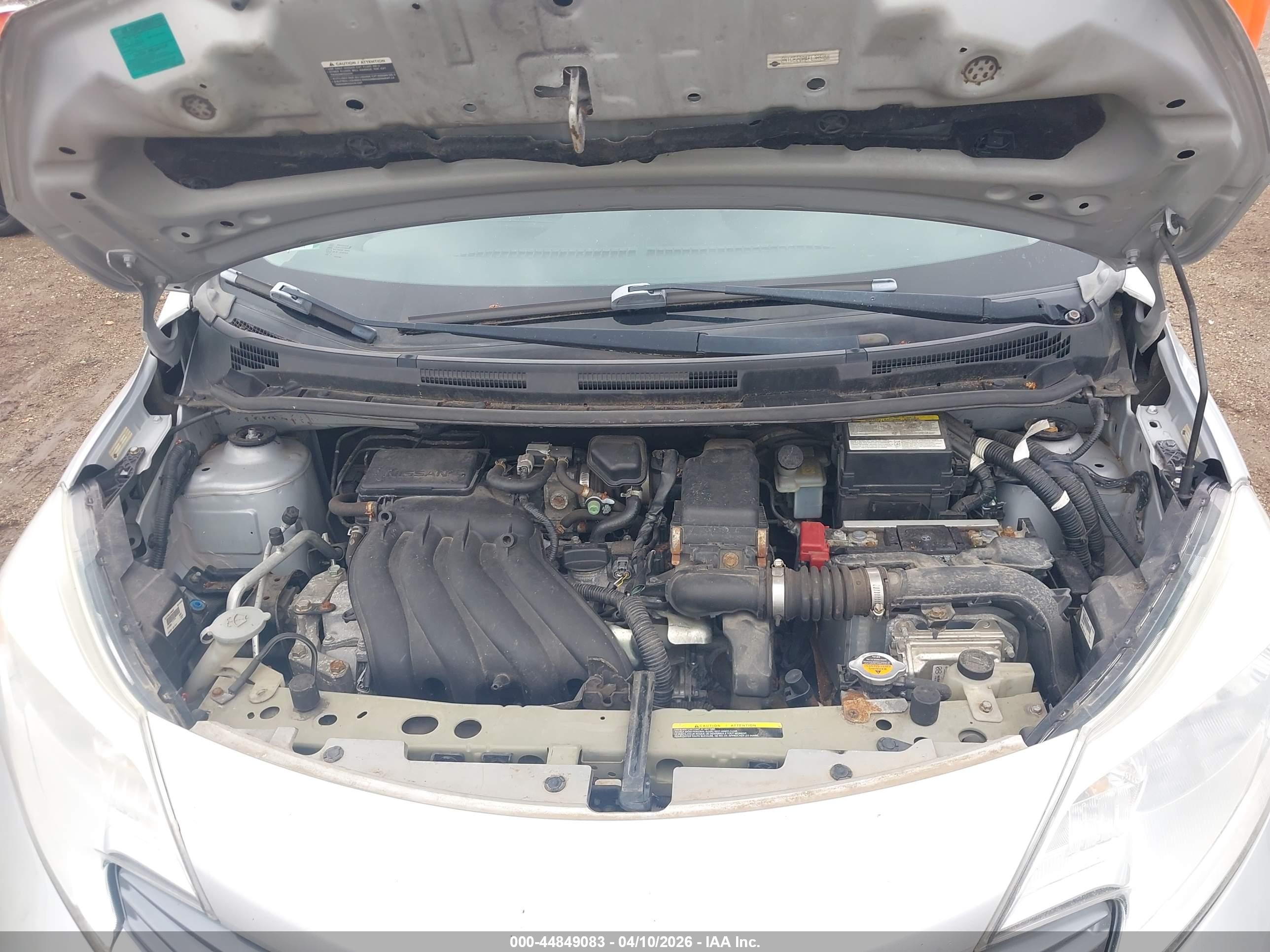 NISSAN VERSA image 10