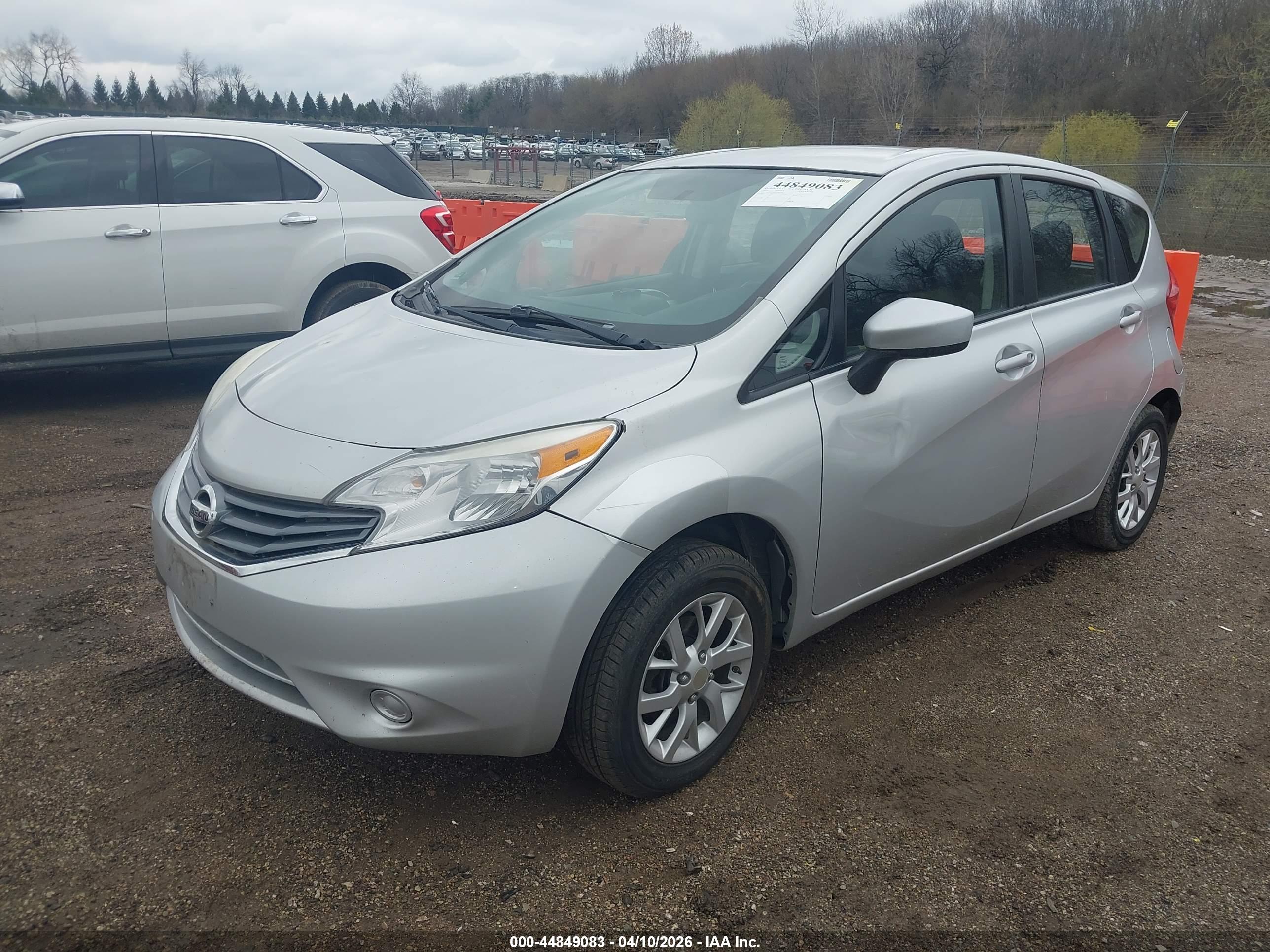 NISSAN VERSA image 2