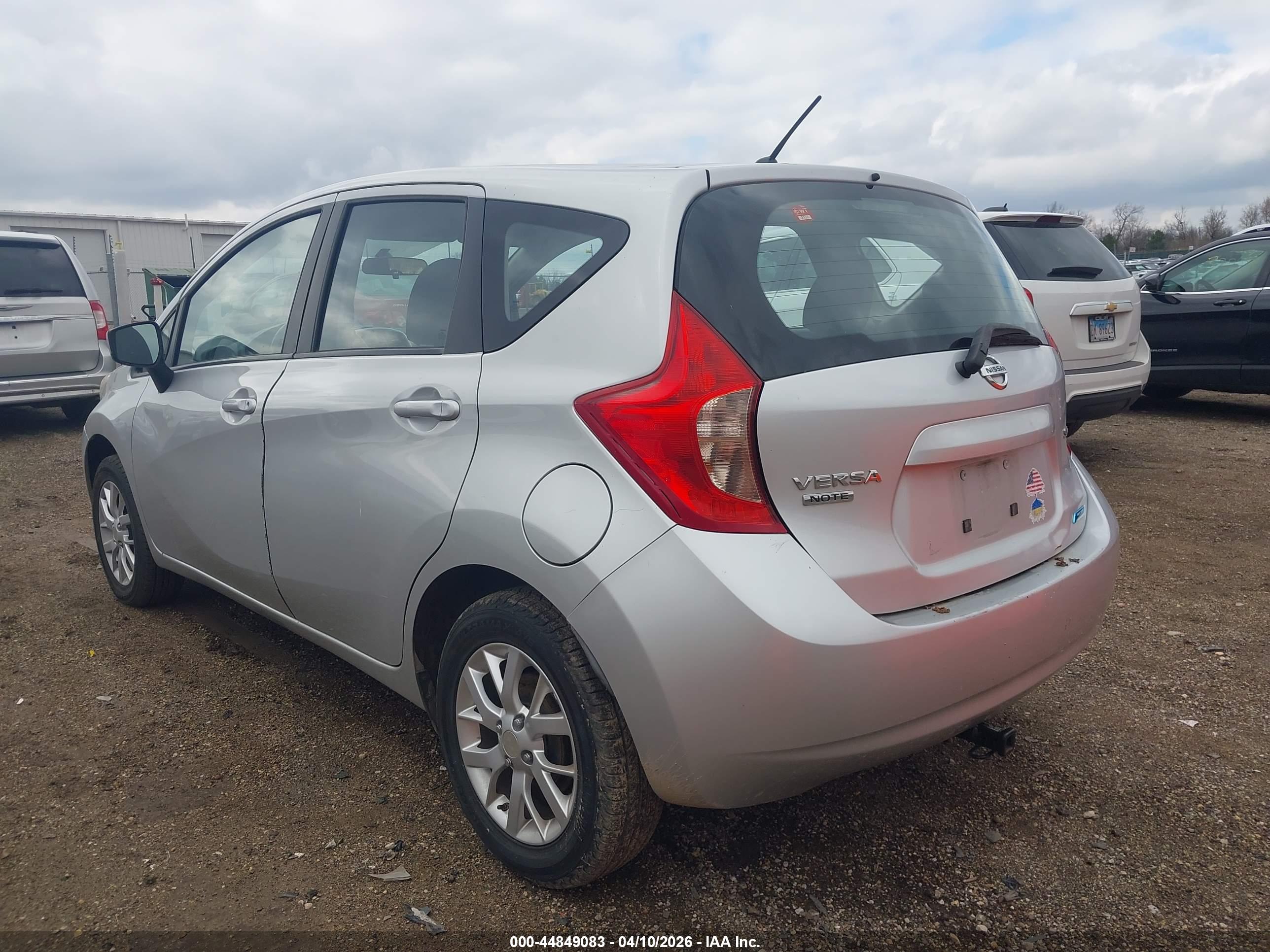 NISSAN VERSA image 6