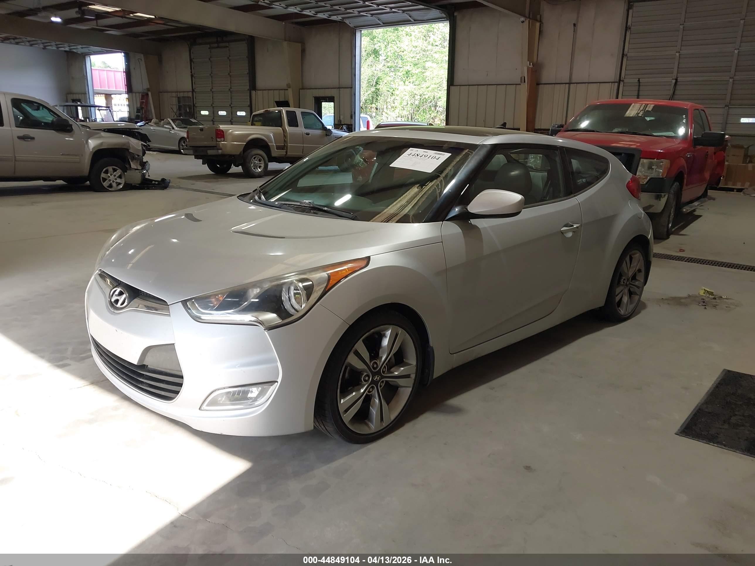 HYUNDAI VELOSTER image 2