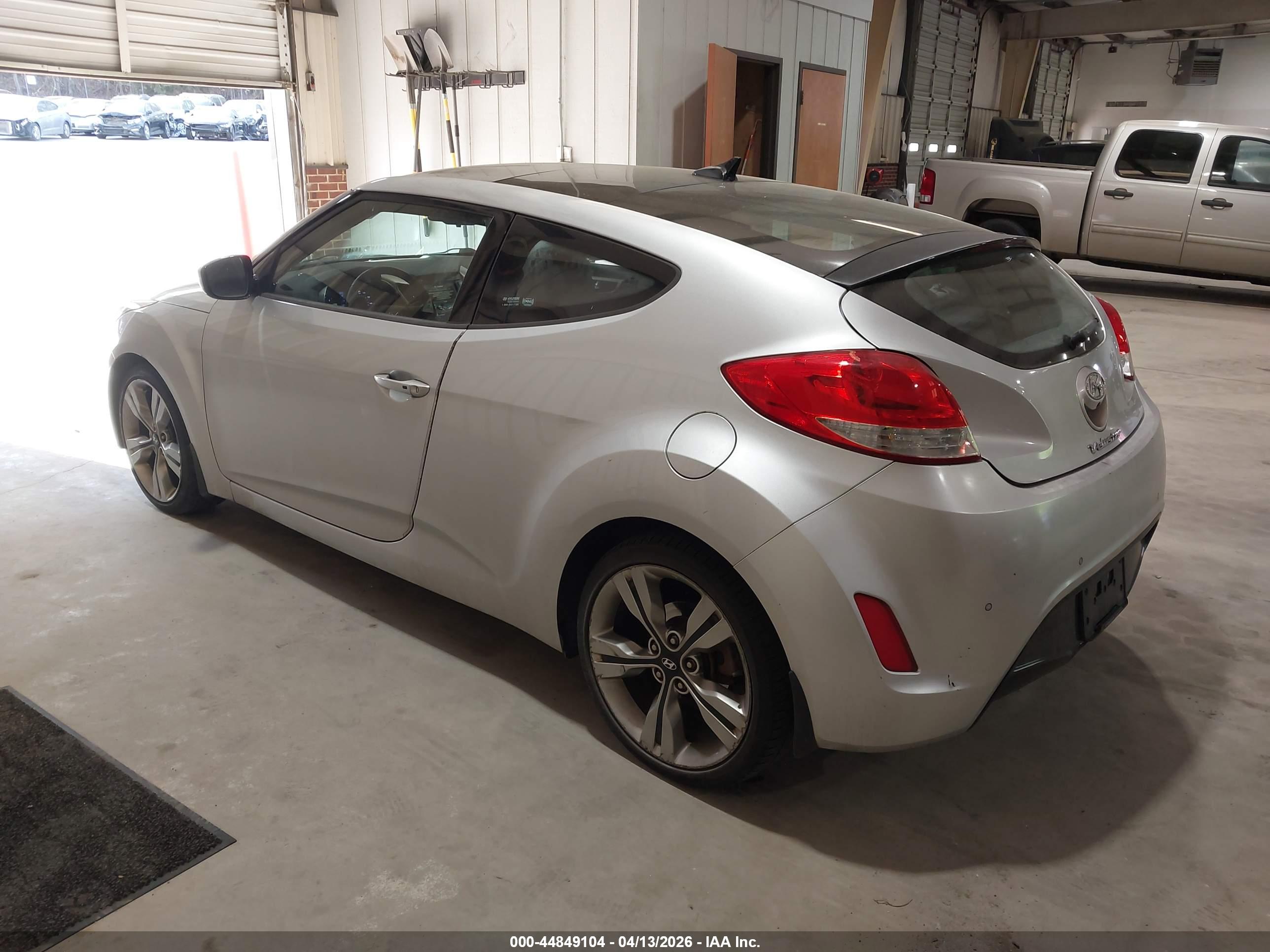 HYUNDAI VELOSTER image 3