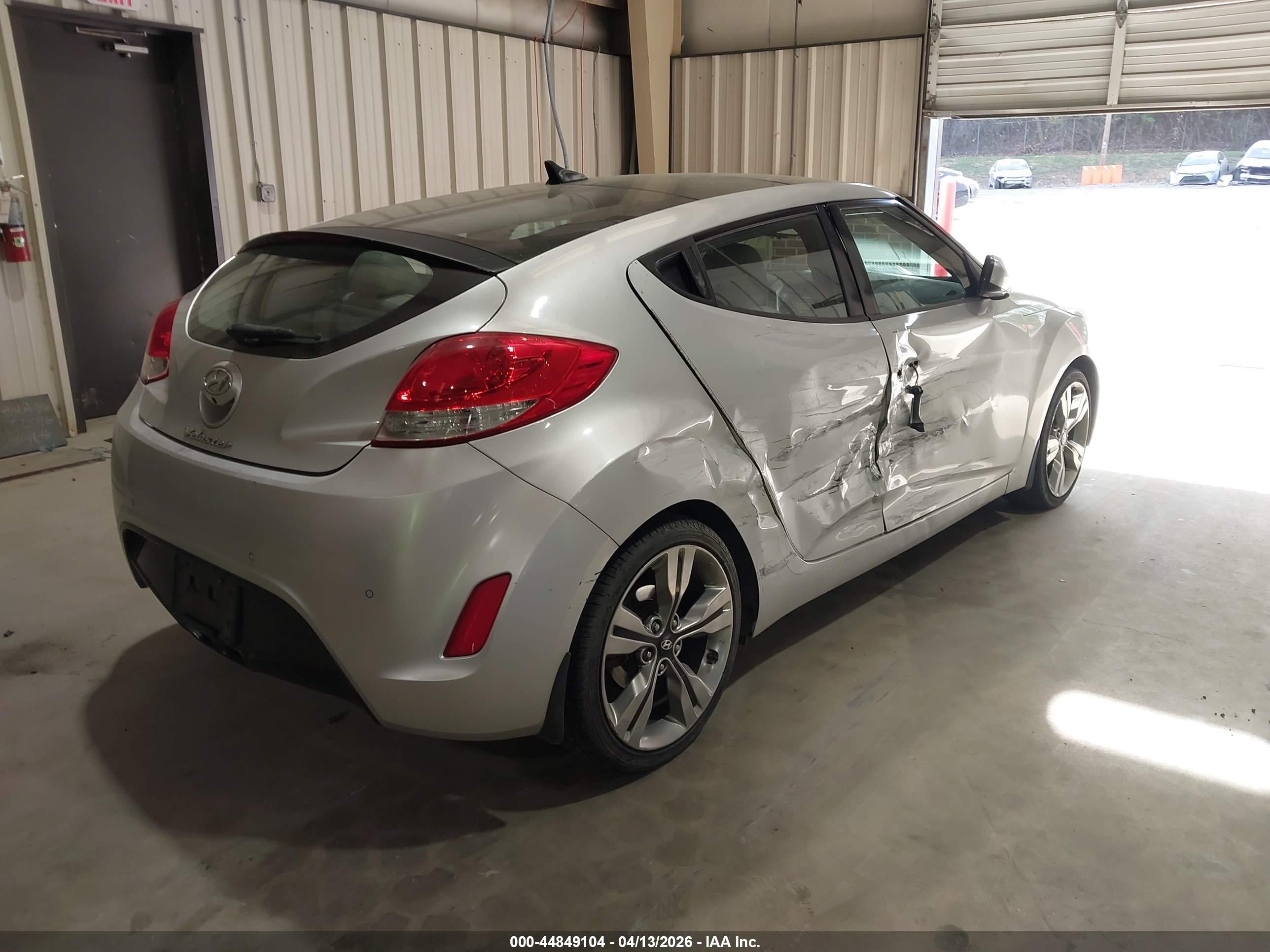 HYUNDAI VELOSTER image 4