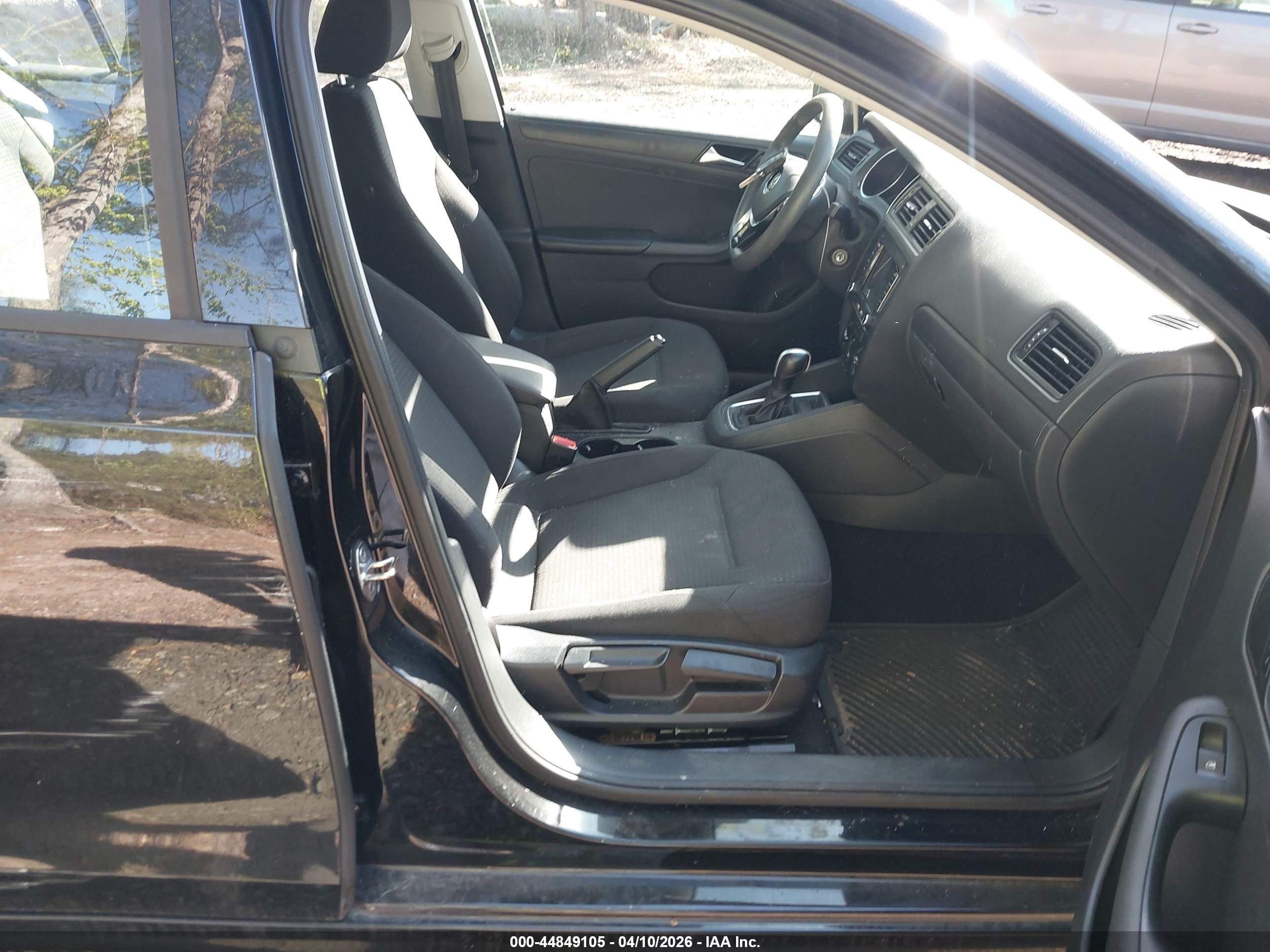 VOLKSWAGEN JETTA image 5