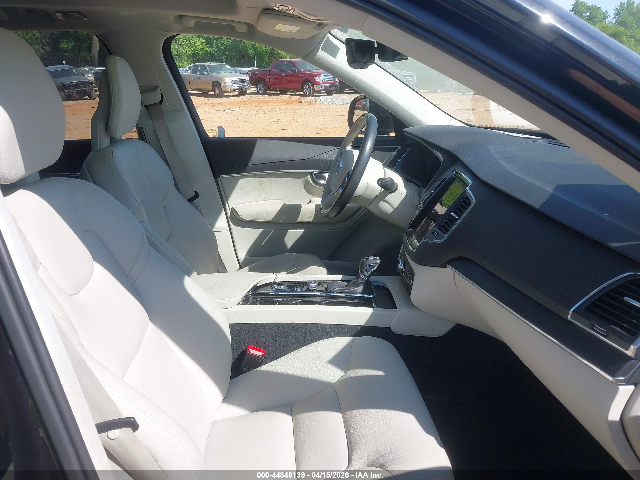 VOLVO XC90 image 5