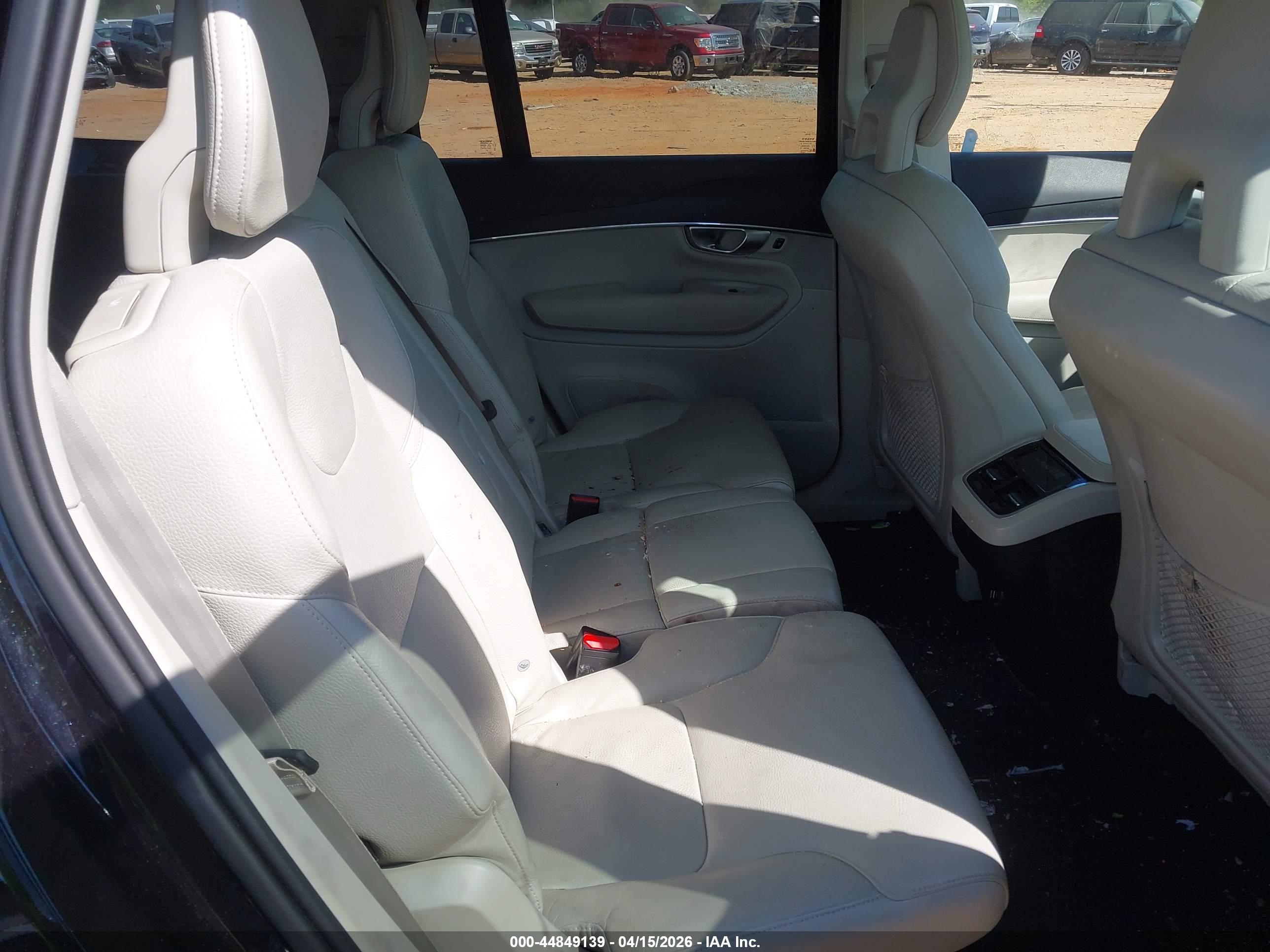 VOLVO XC90 image 8