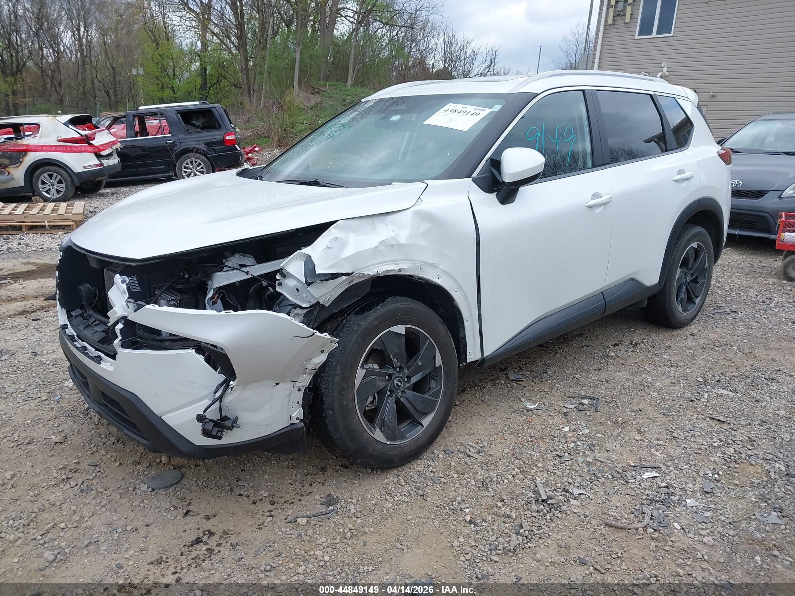 NISSAN ROGUE image 2