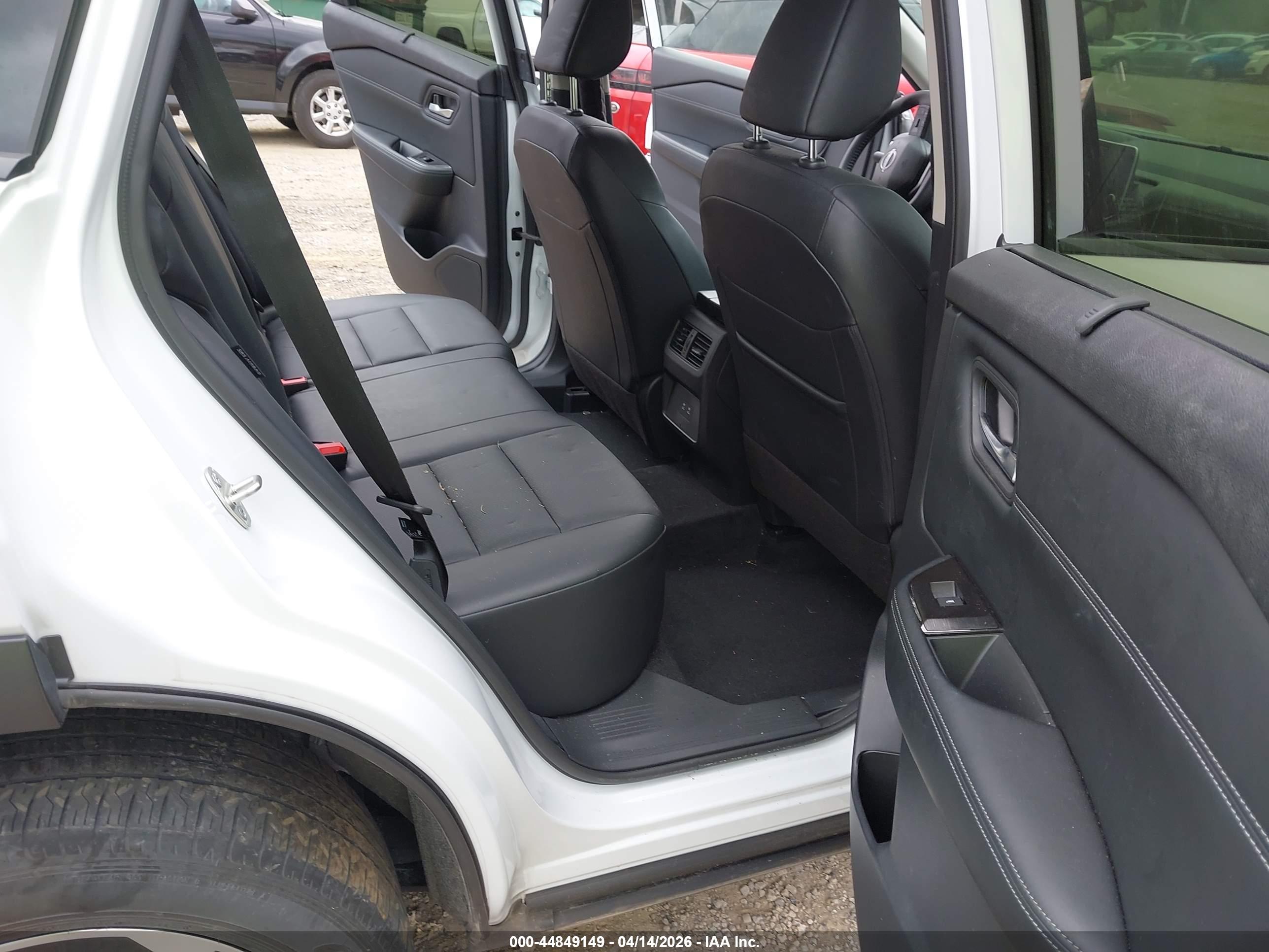 NISSAN ROGUE image 8