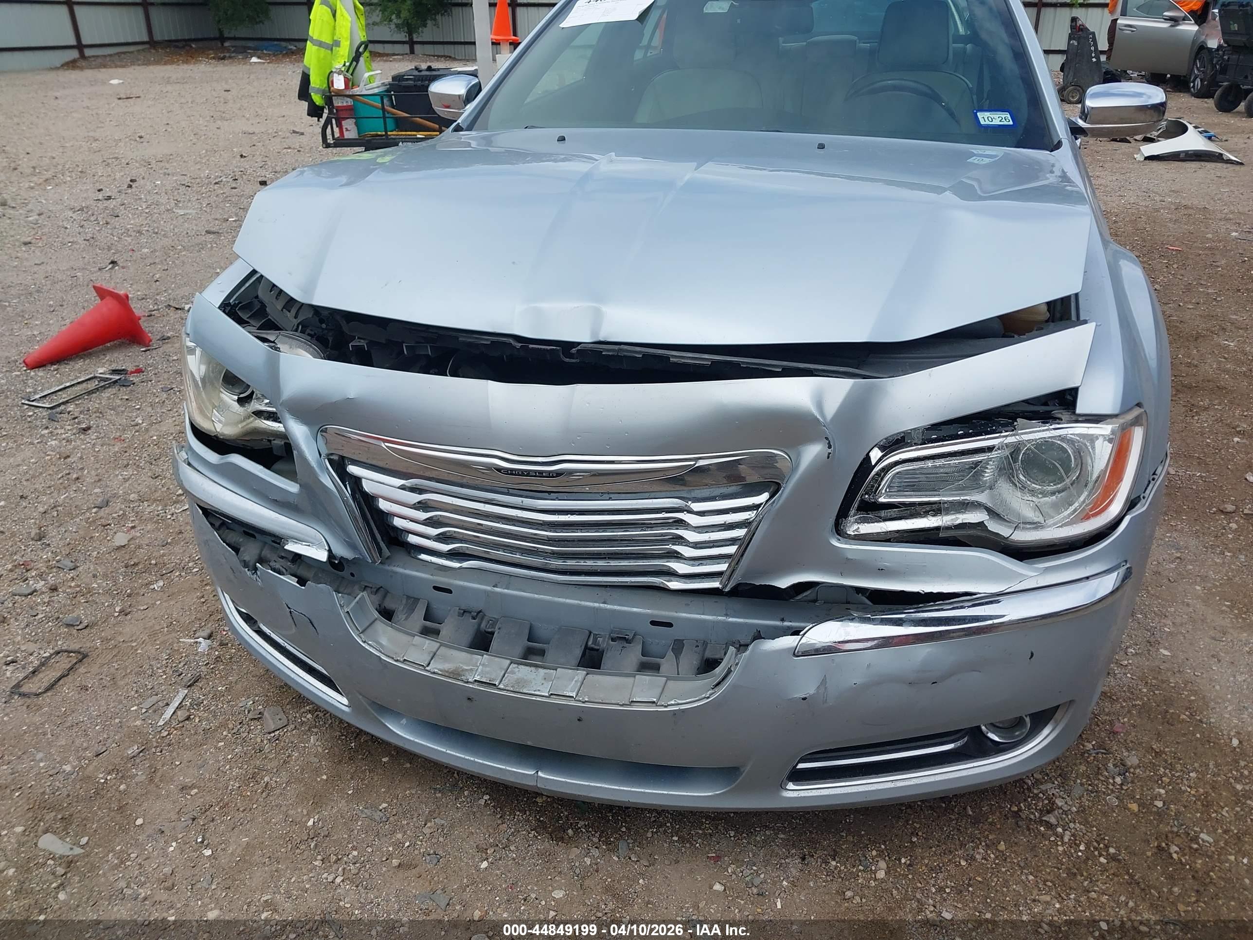 CHRYSLER 300 image 6