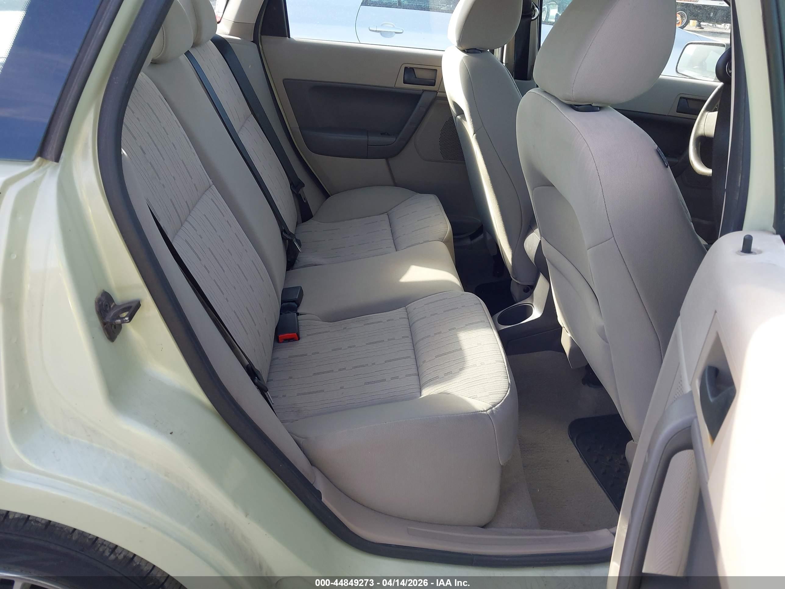 FORD FOCUS image 8