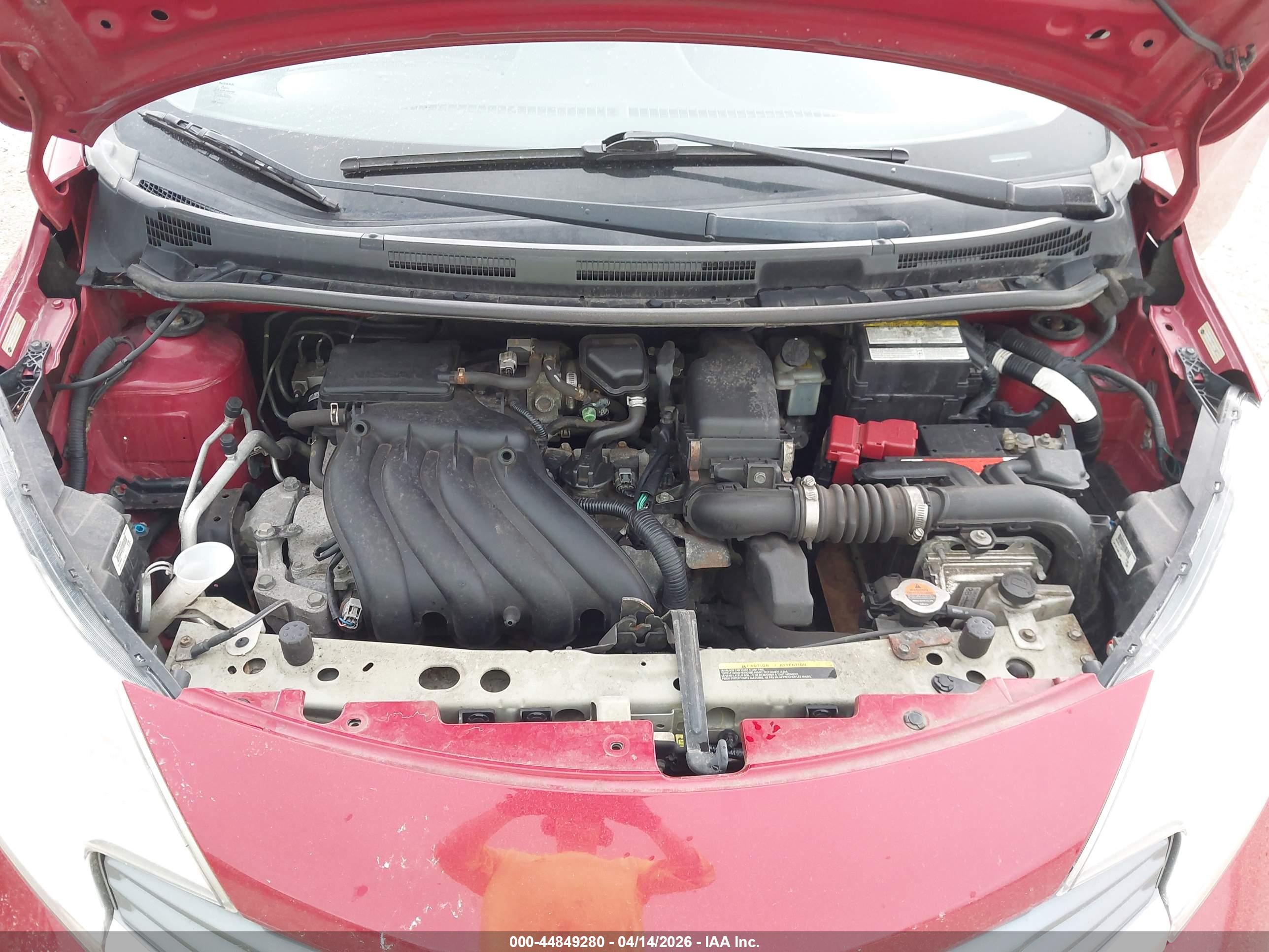 NISSAN VERSA image 10
