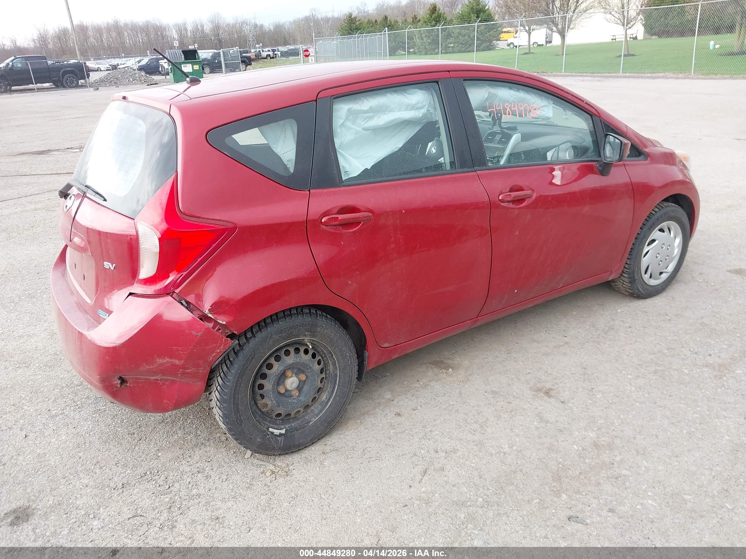 NISSAN VERSA image 4