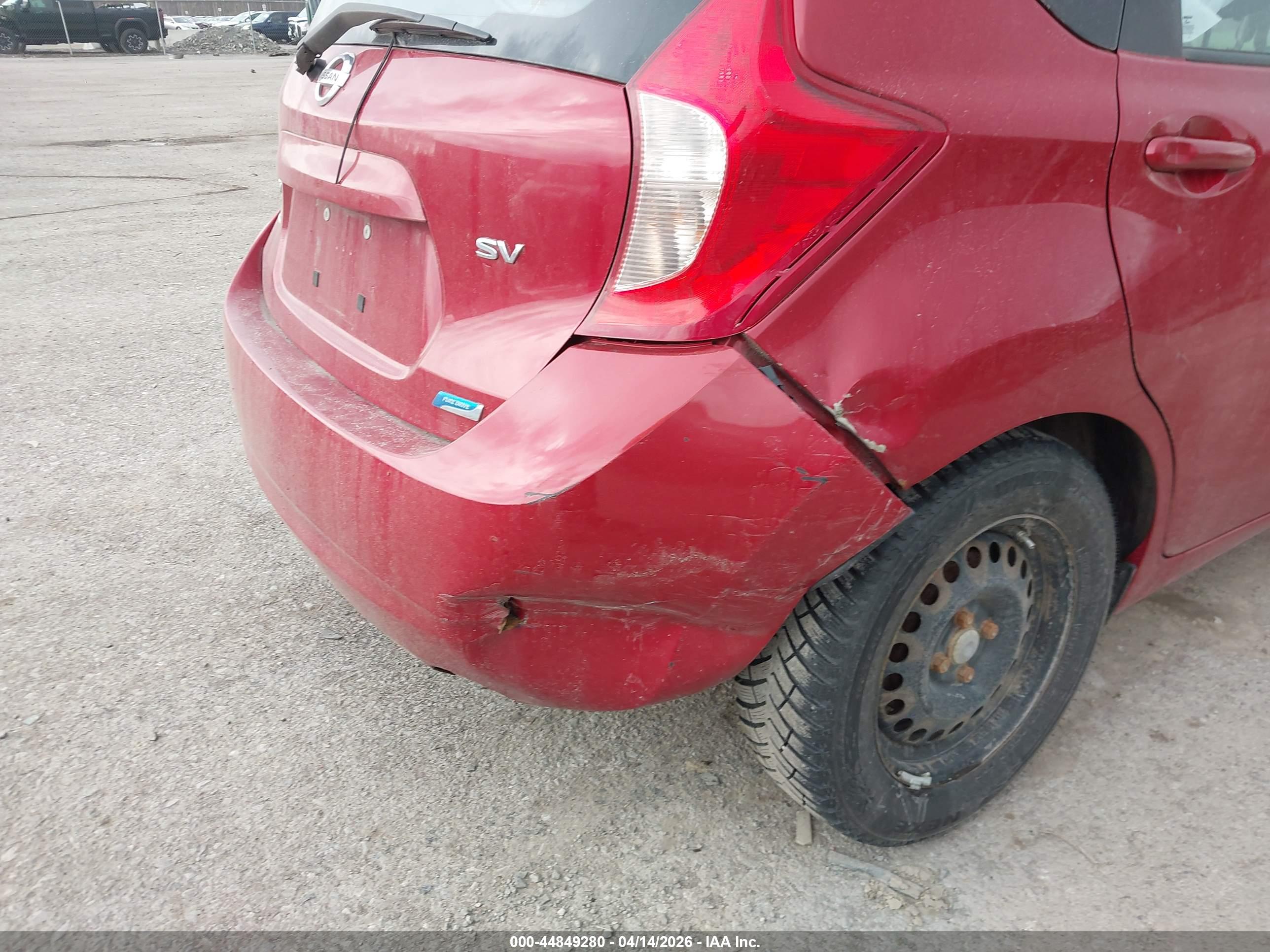 NISSAN VERSA image 6