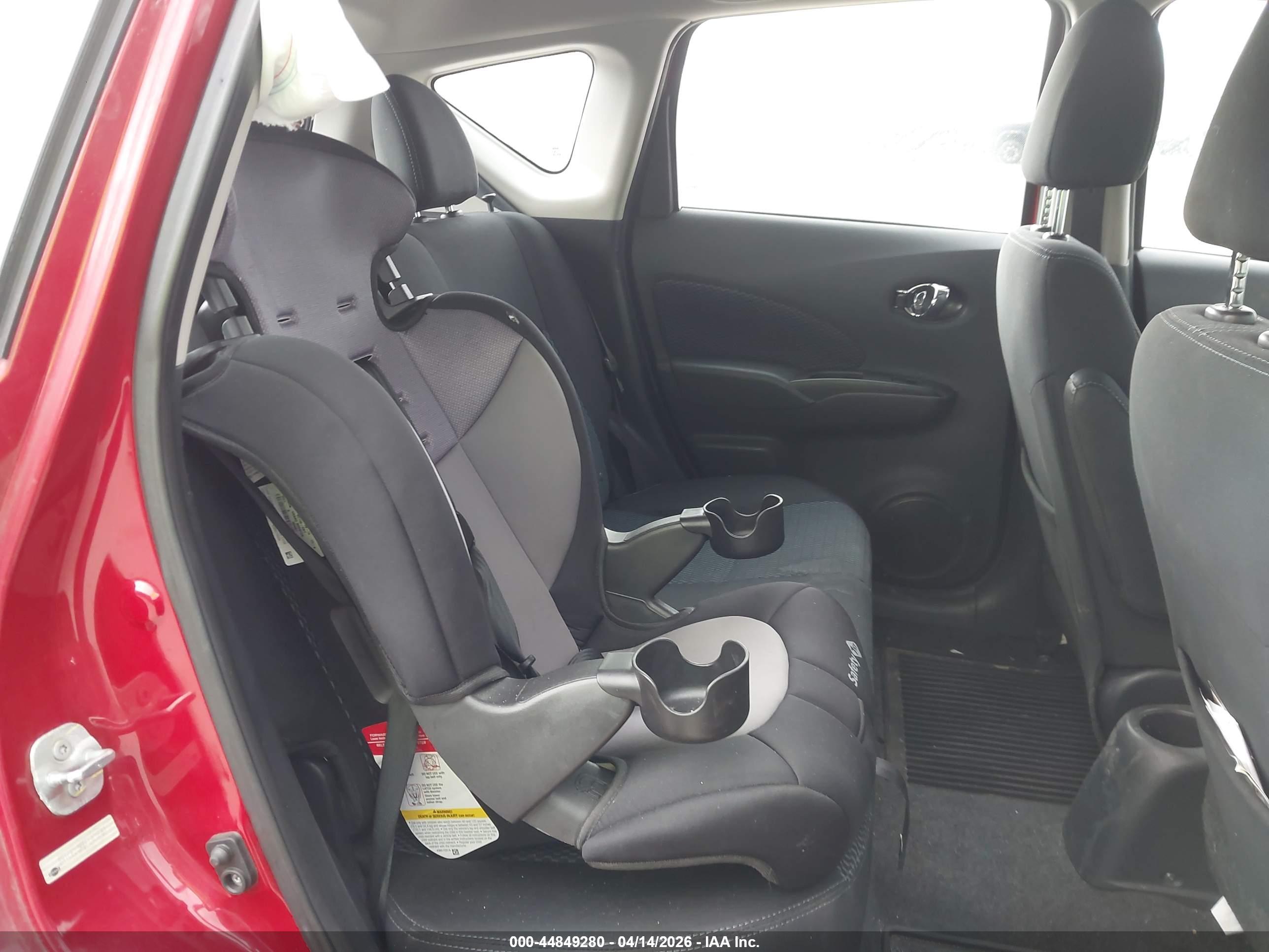 NISSAN VERSA image 8