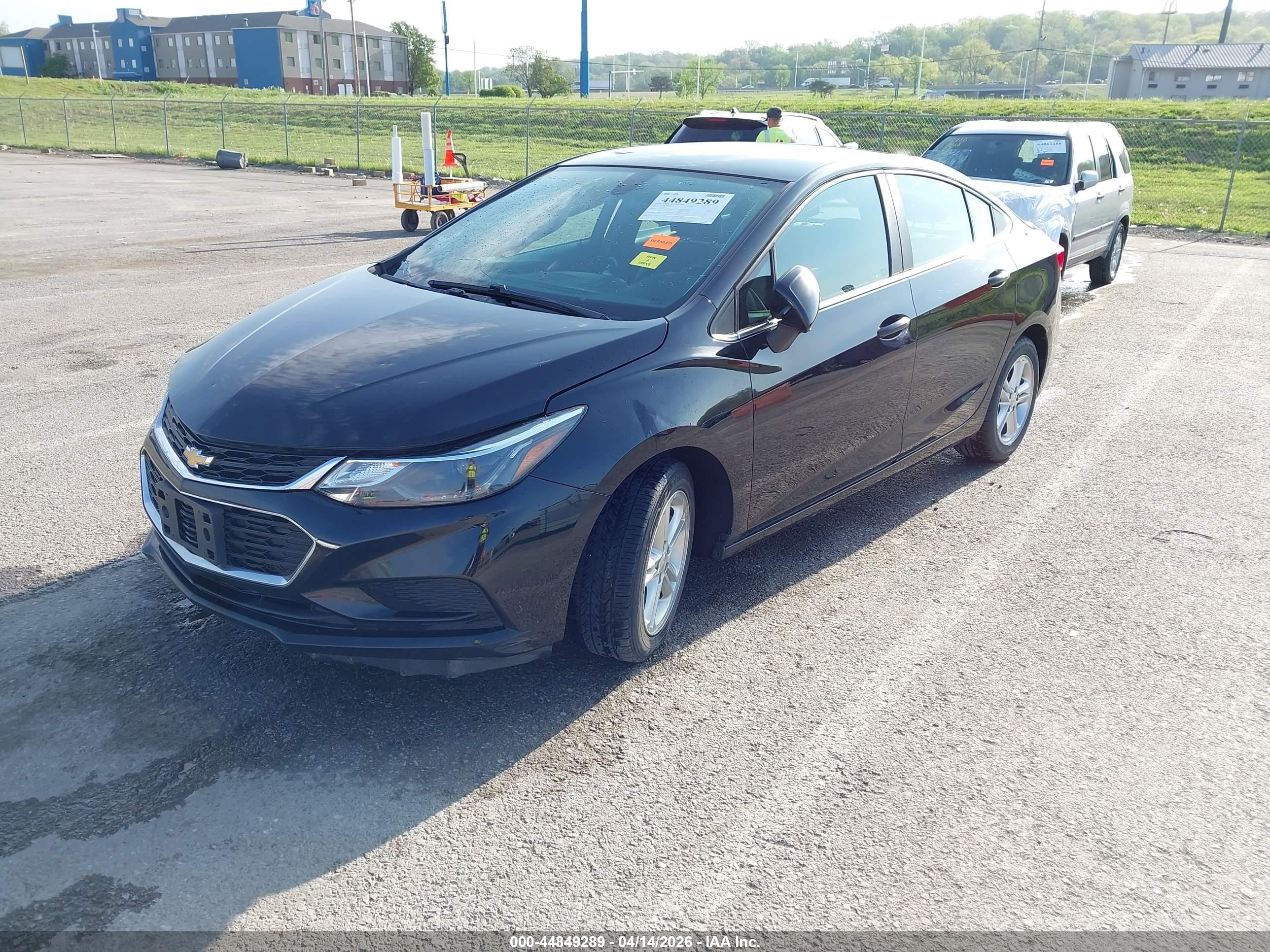 CHEVROLET CRUZE image 2
