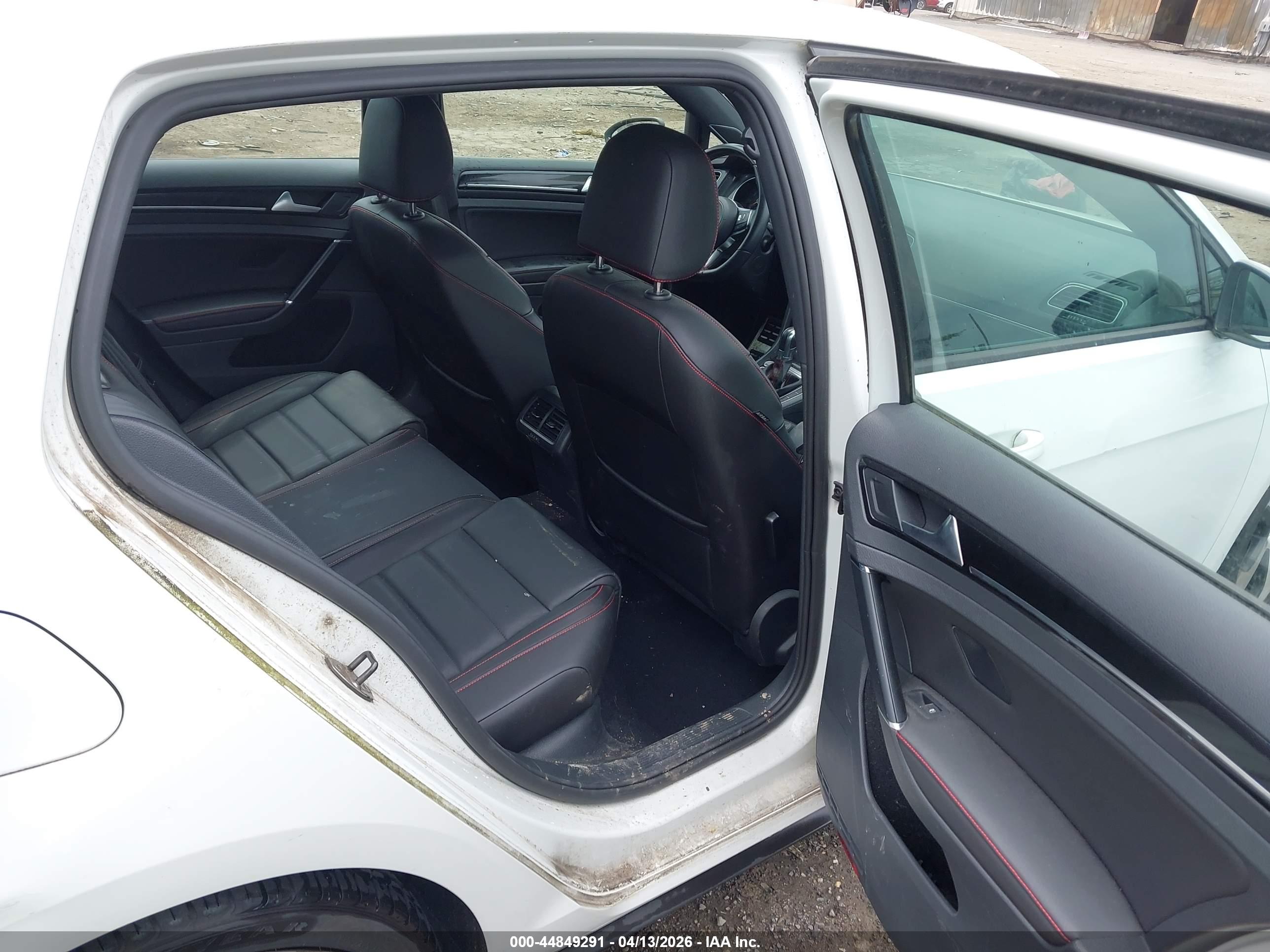 VOLKSWAGEN GOLF image 8