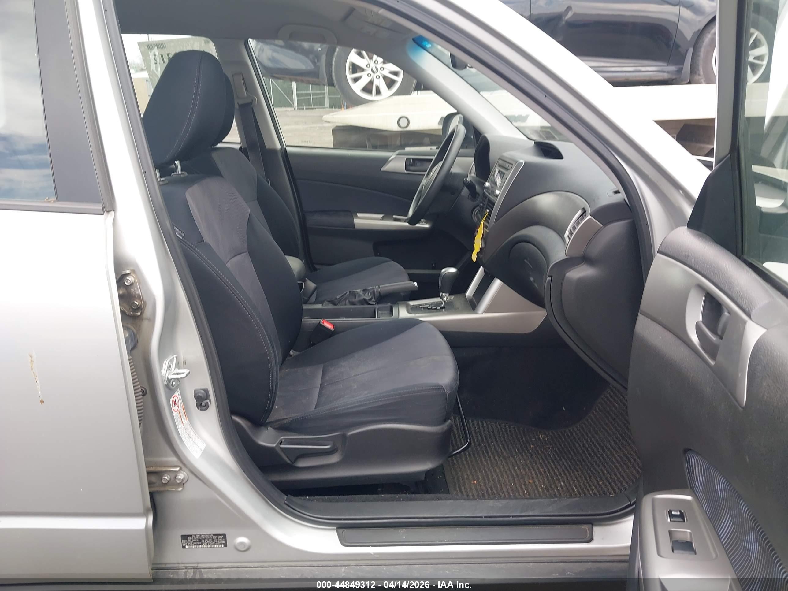 SUBARU FORESTER image 5