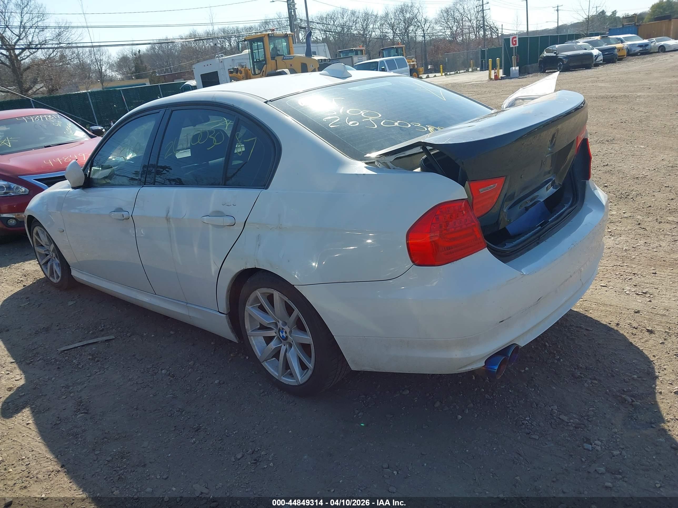 BMW 328I image 3