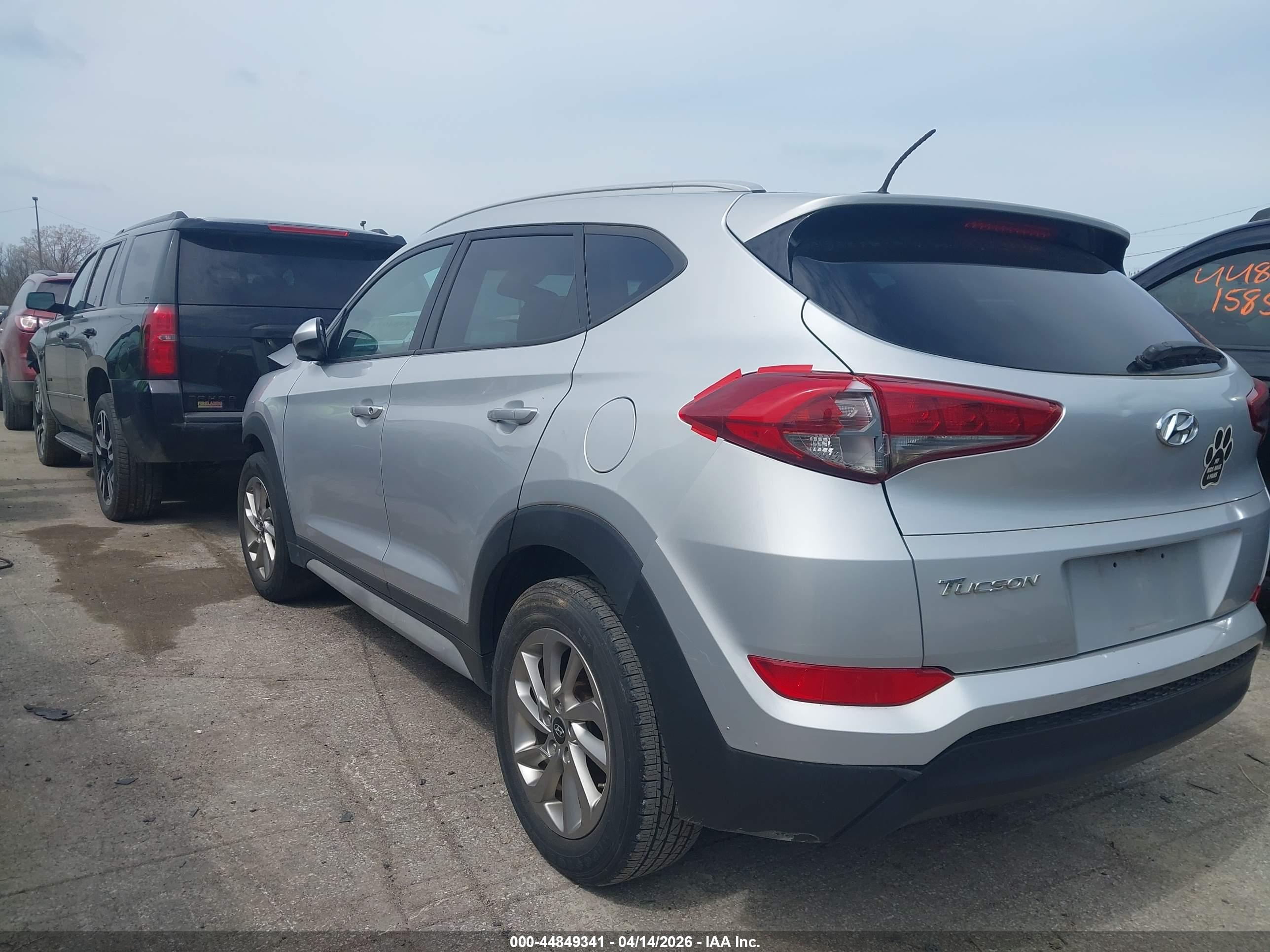 HYUNDAI TUCSON image 3