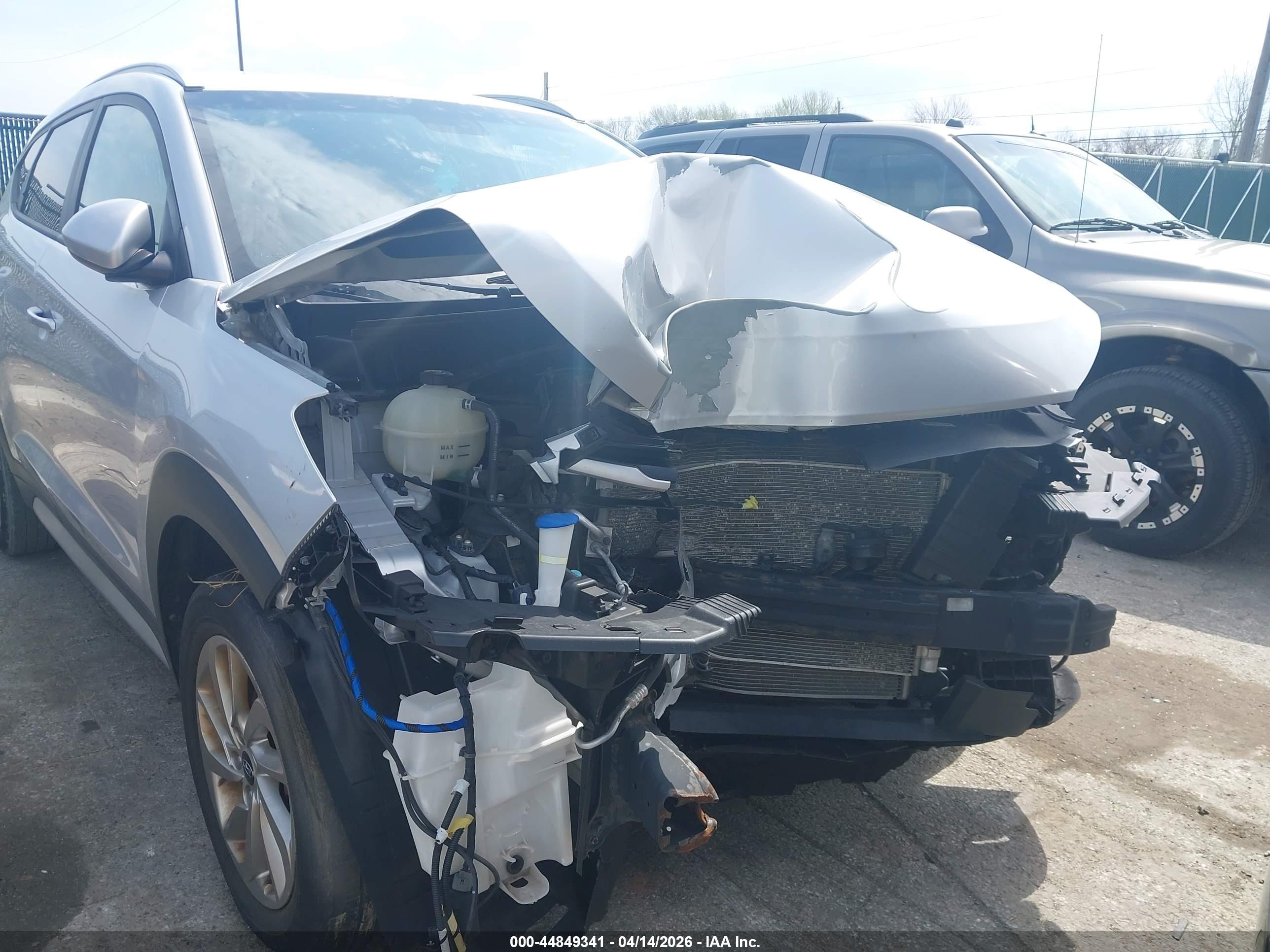 HYUNDAI TUCSON image 6