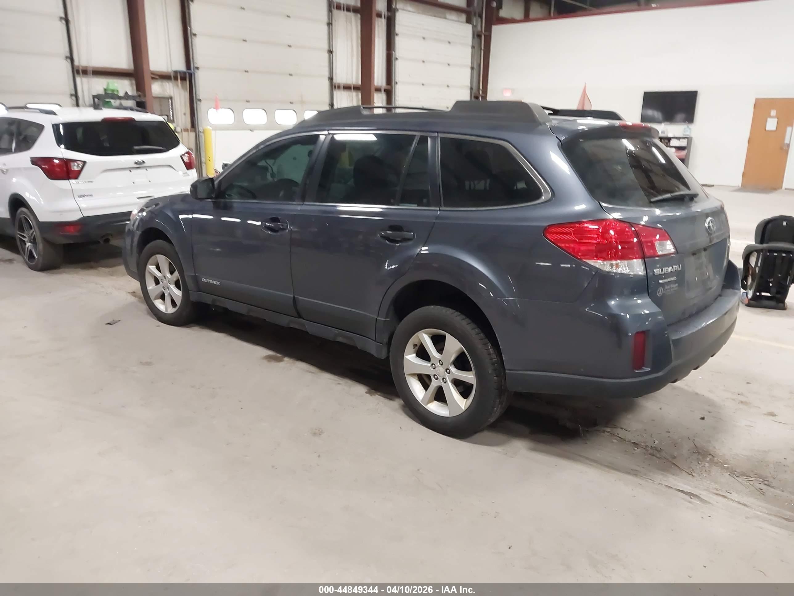 SUBARU OUTBACK image 3