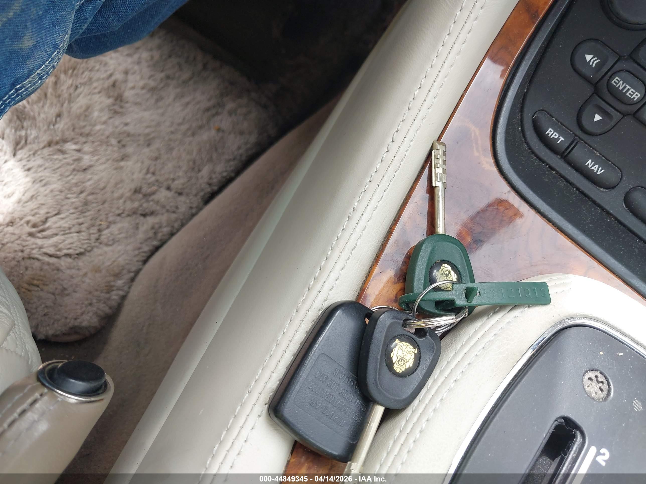 JAGUAR XJ image 11