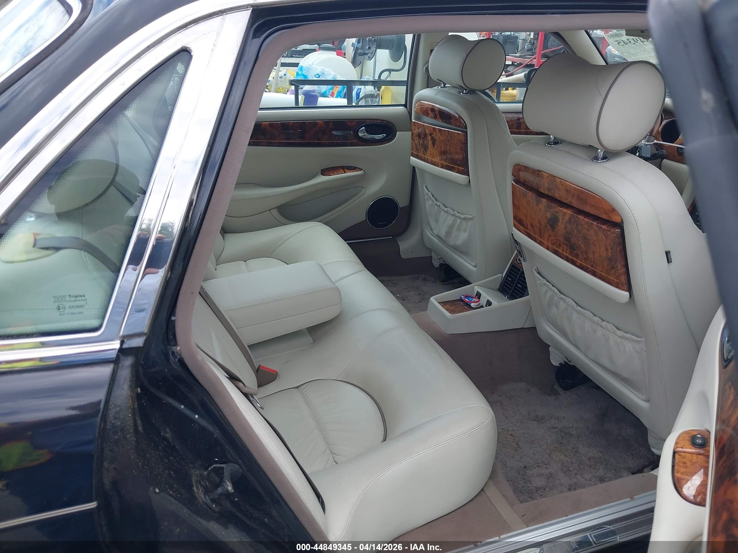 JAGUAR XJ image 8