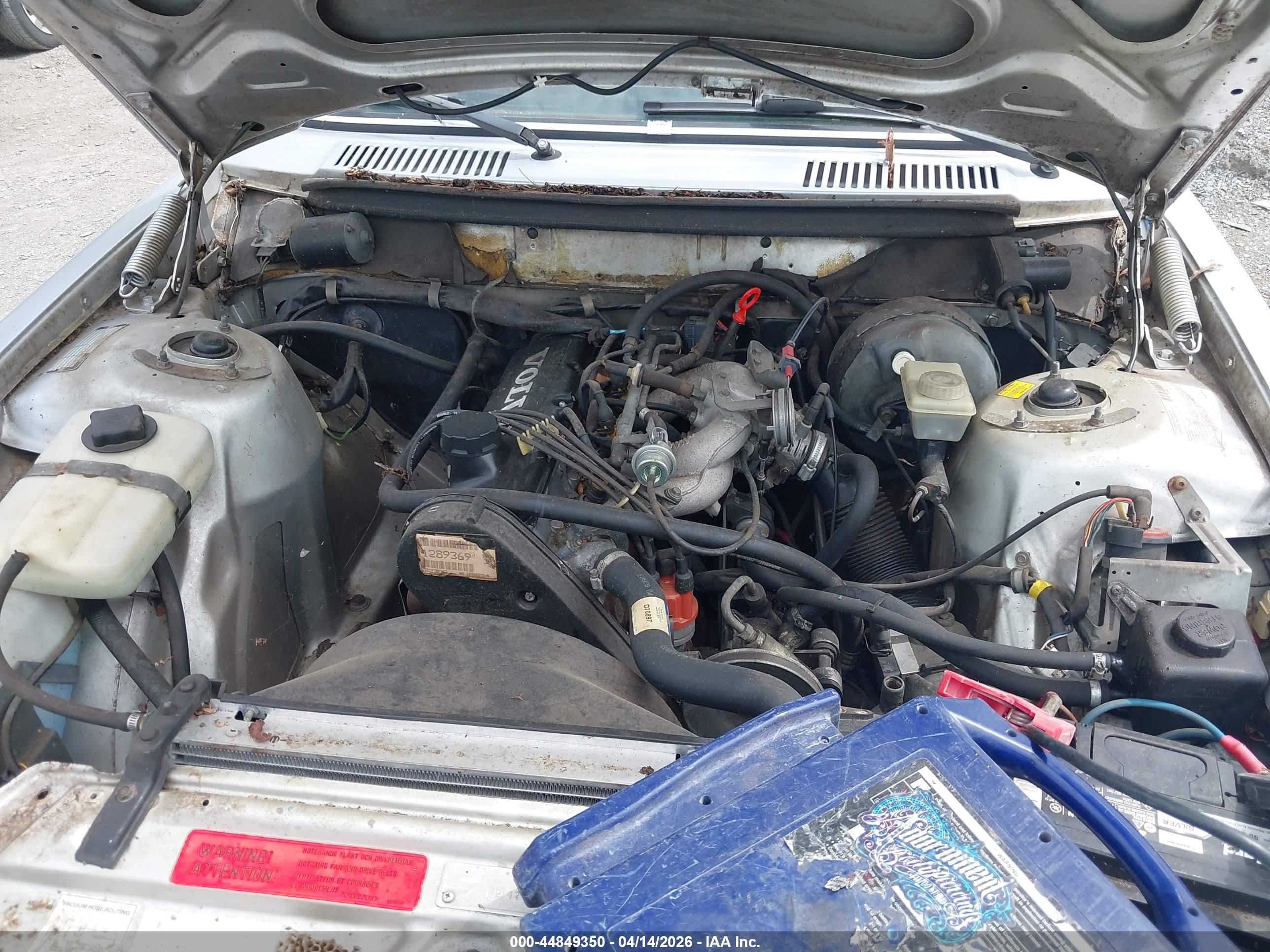 VOLVO 240 image 10