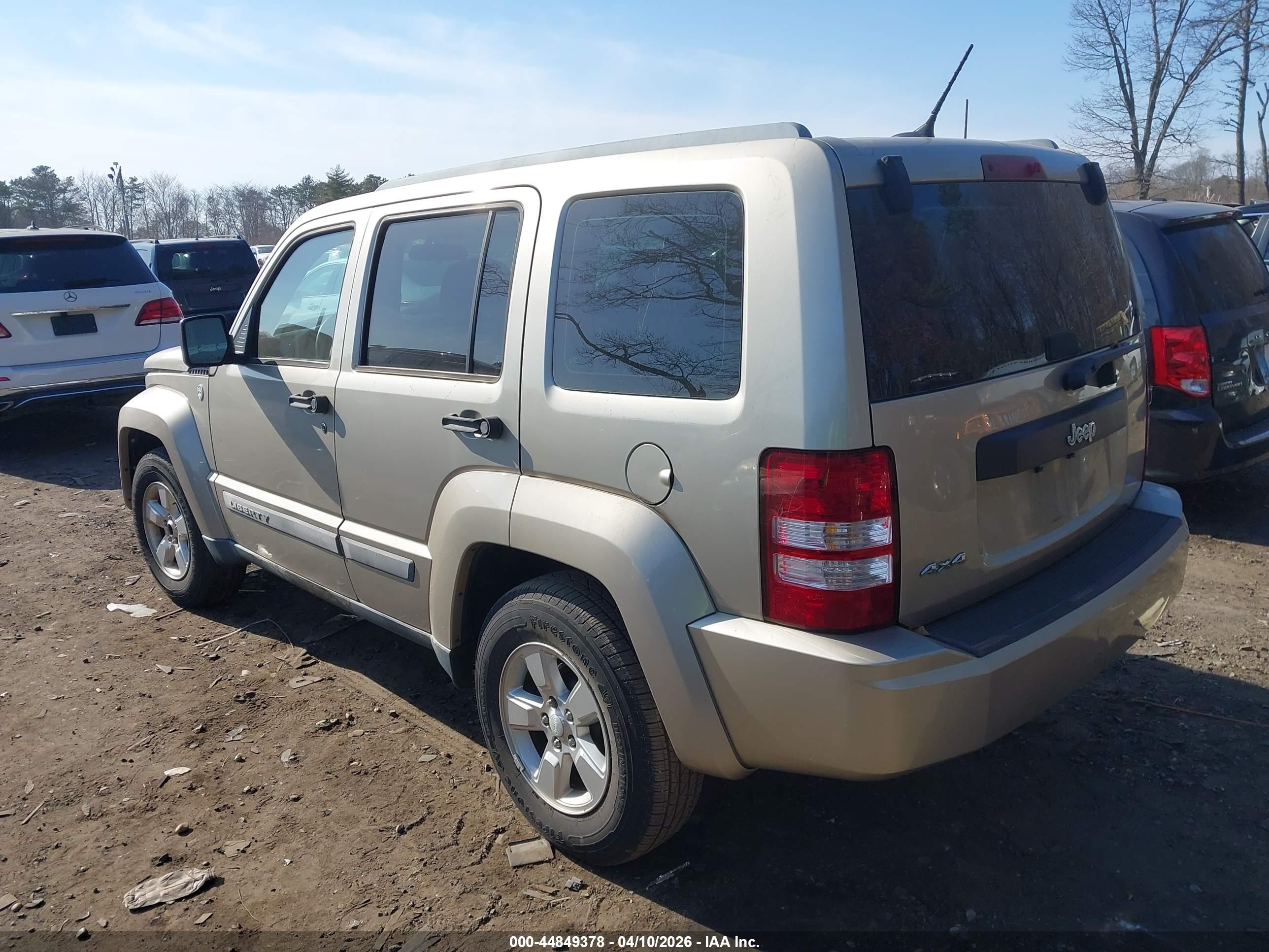 JEEP LIBERTY image 3
