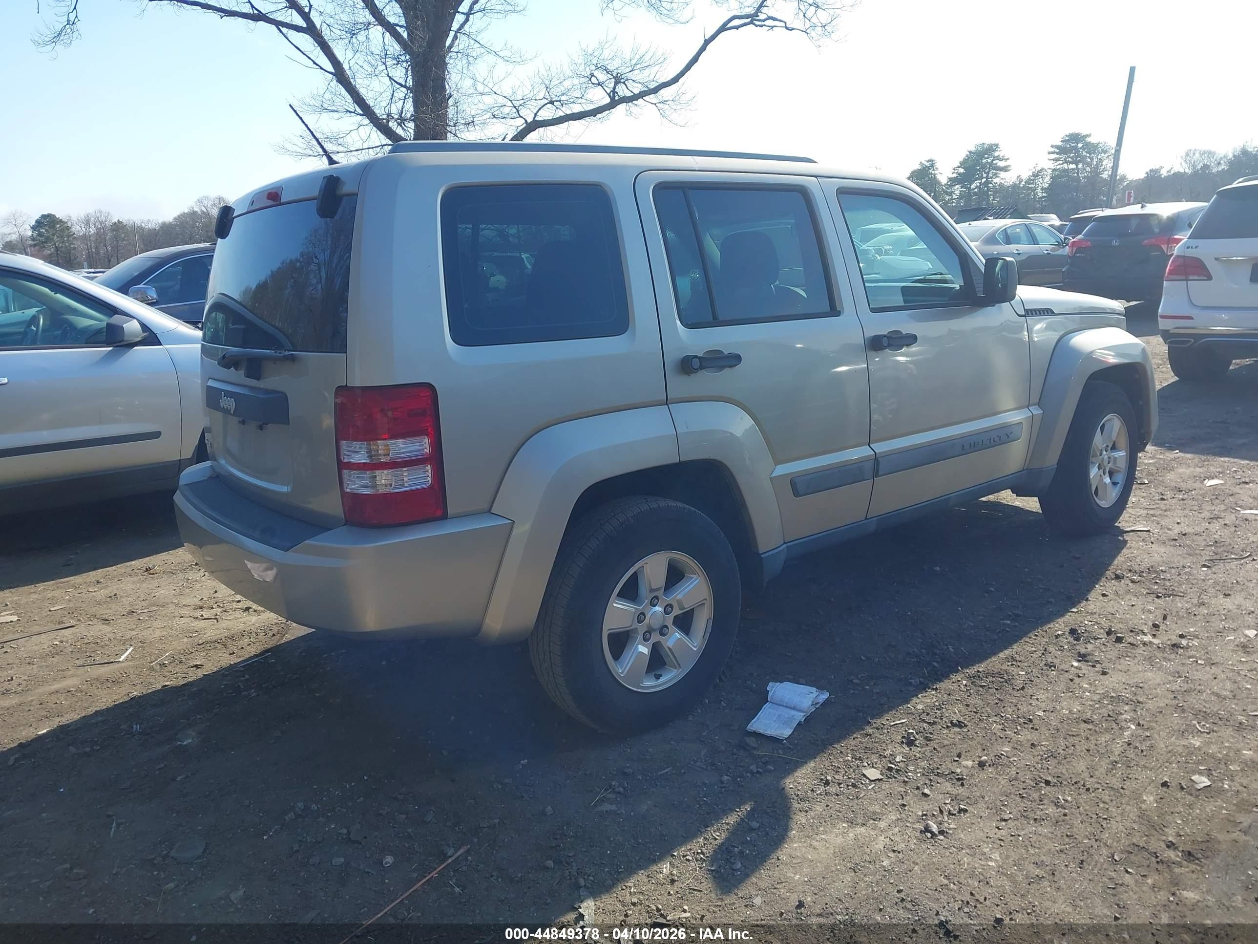 JEEP LIBERTY image 4