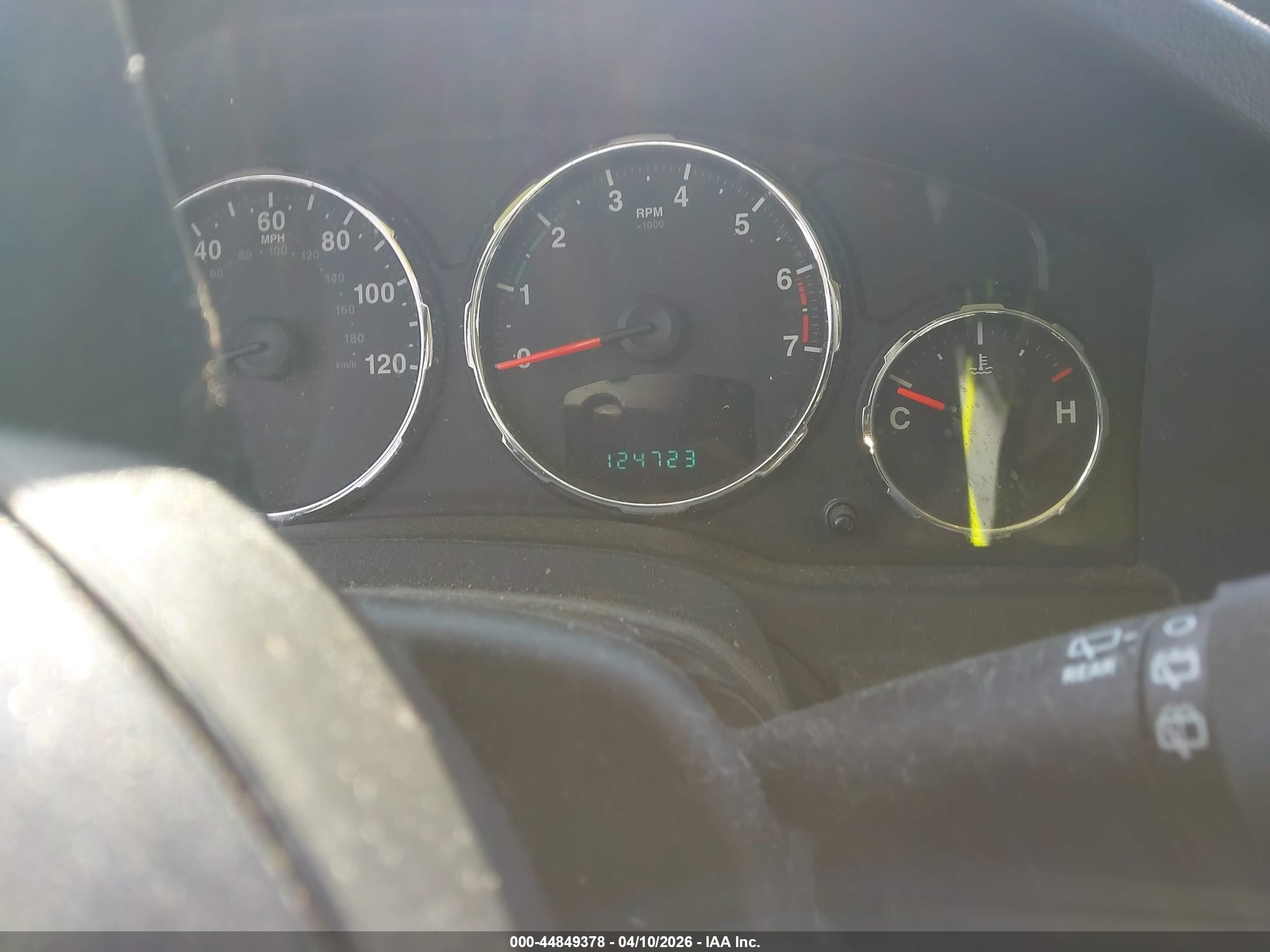 JEEP LIBERTY image 7