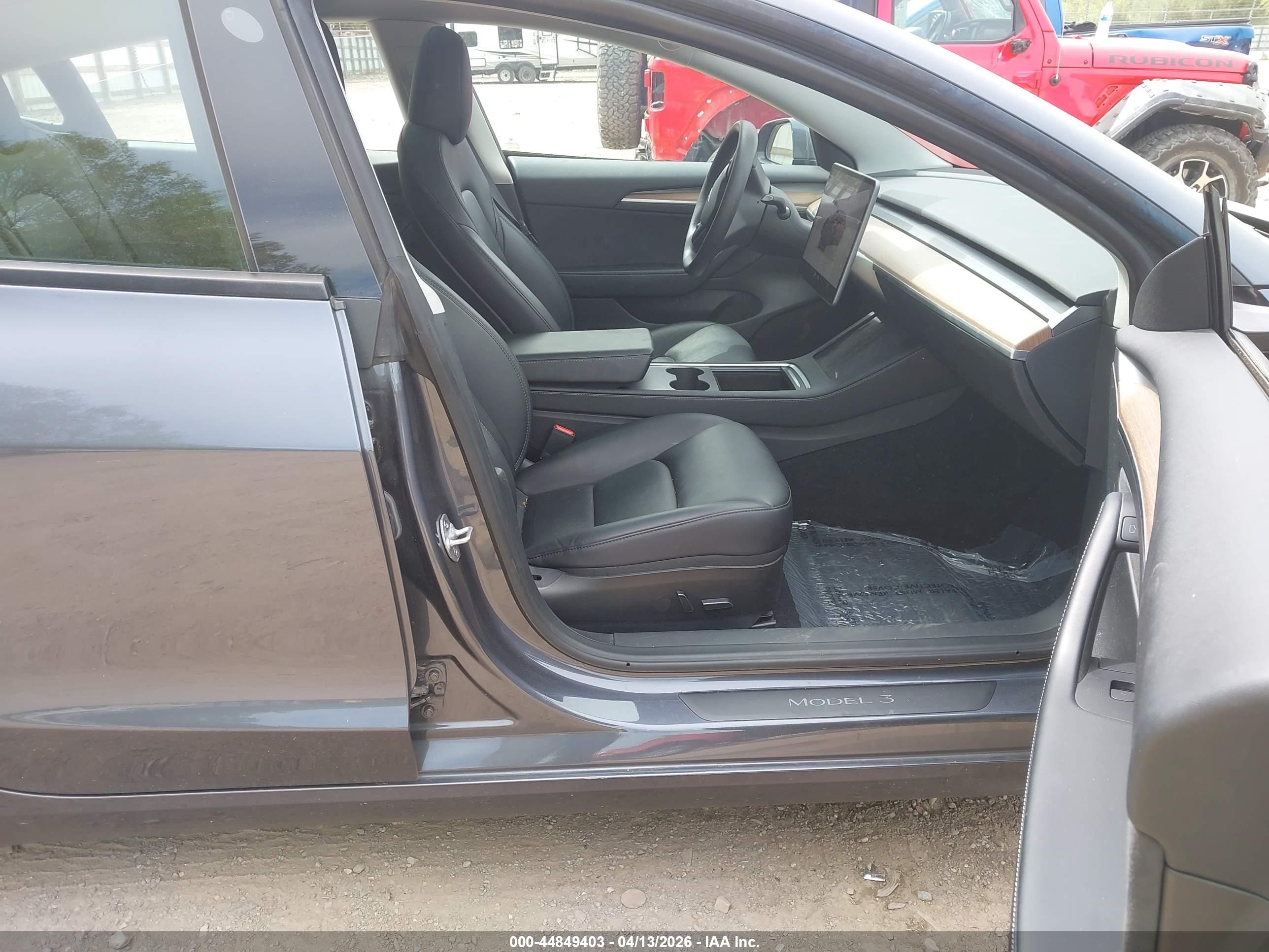 TESLA MODEL image 5