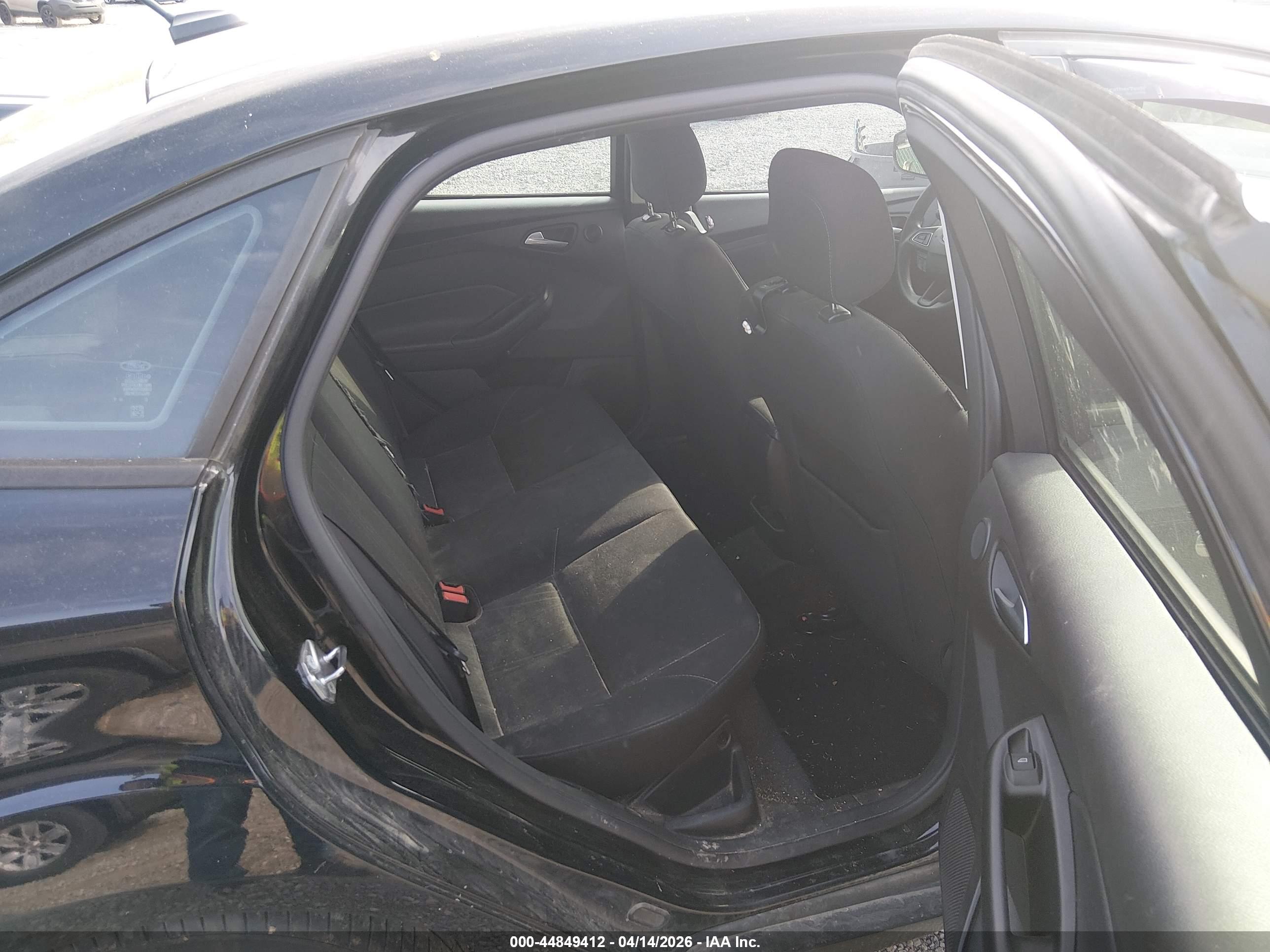 FORD FOCUS image 8