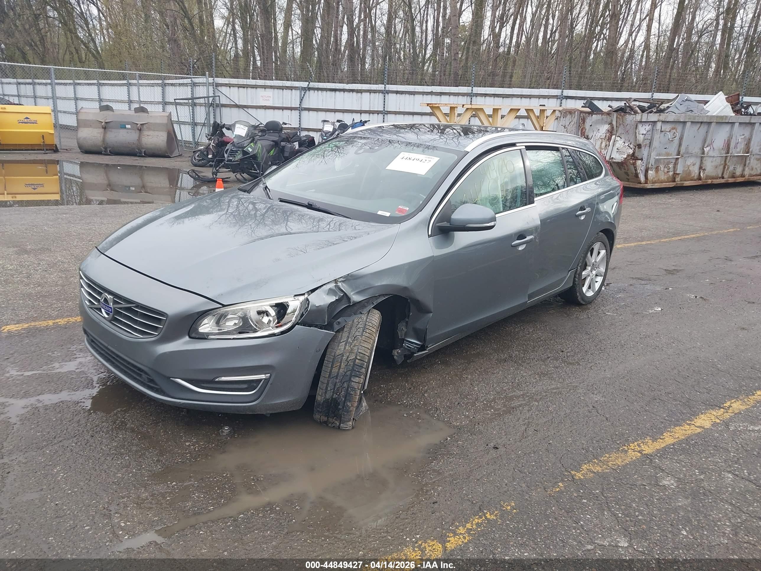 VOLVO V60 image 2