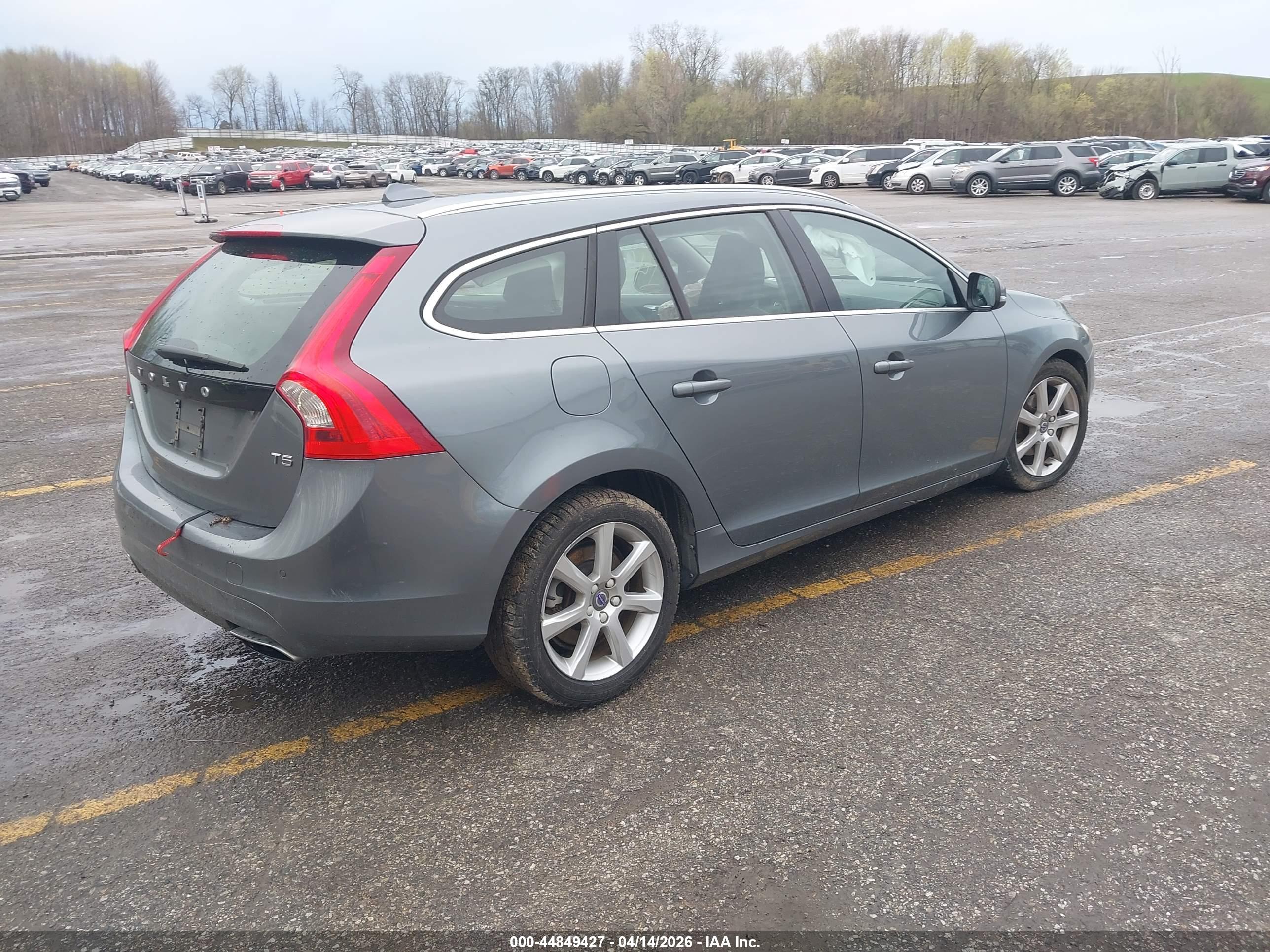 VOLVO V60 image 4