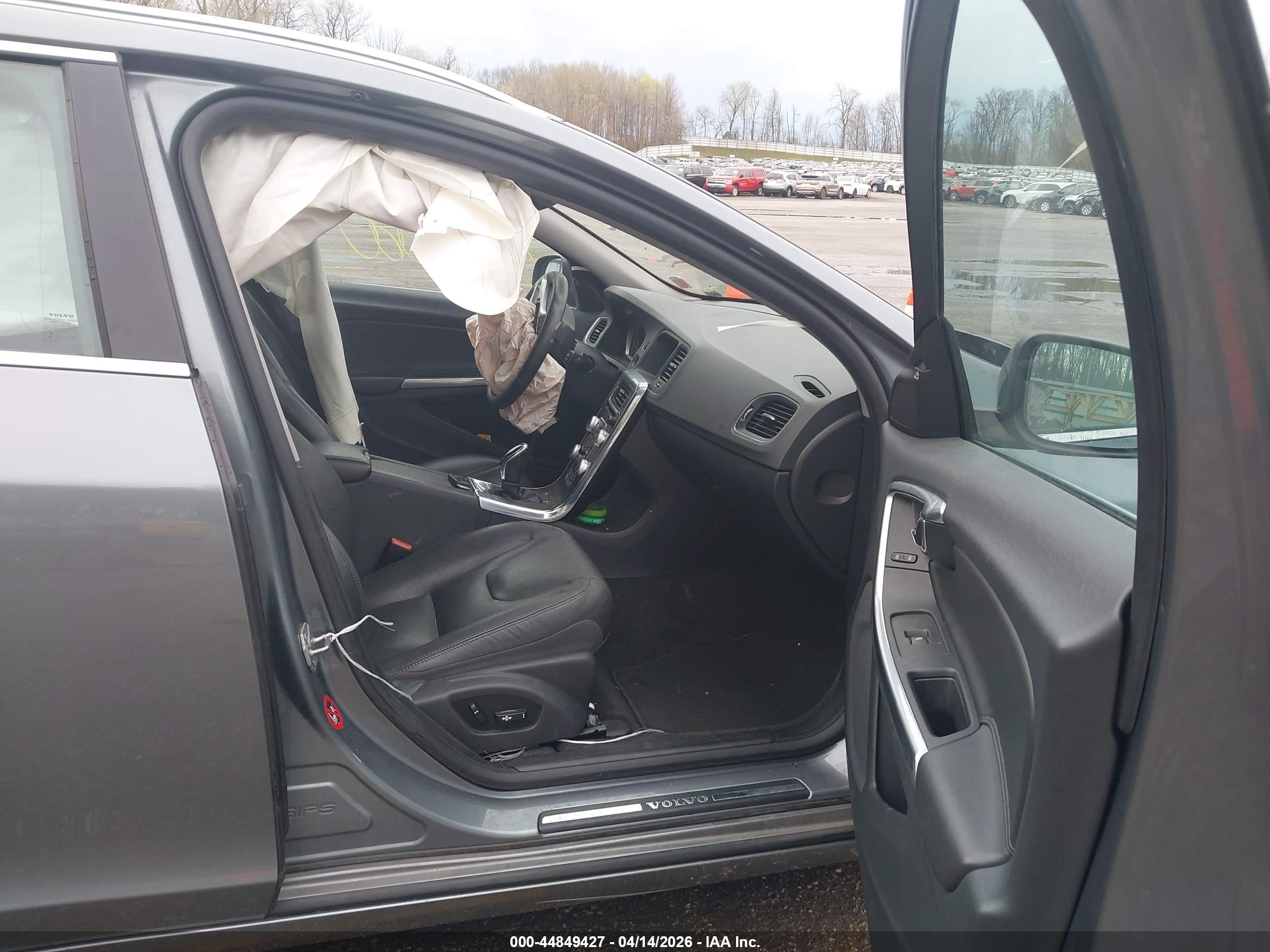 VOLVO V60 image 5